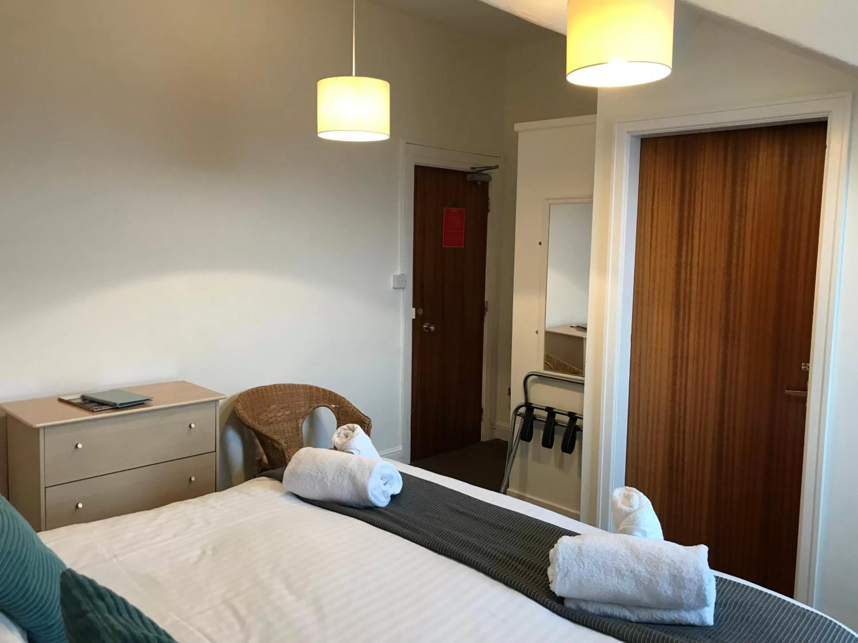 Bedroom, Bed in The Oasis Hotel