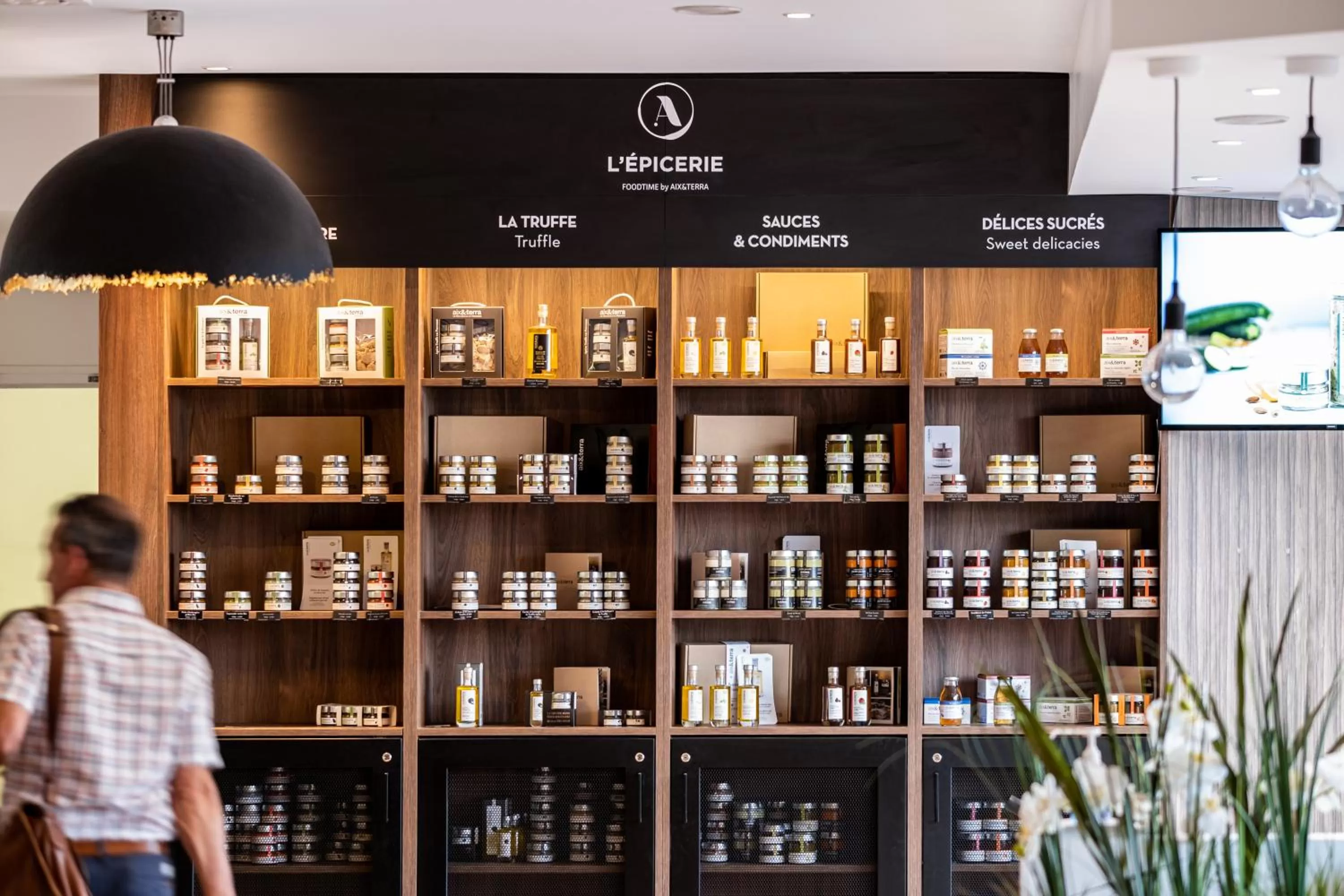 Lobby or reception in Mercure Tours Sud