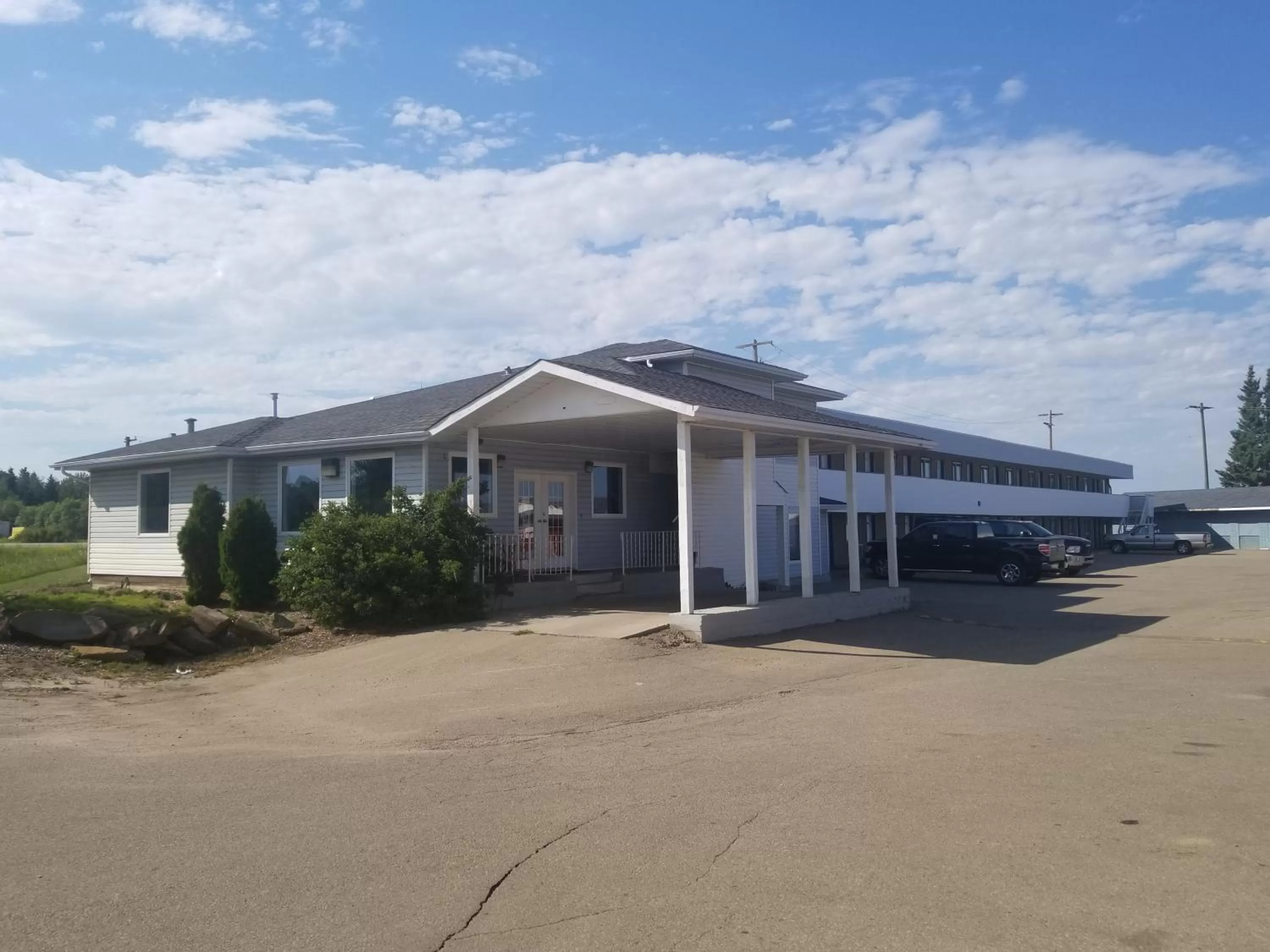 Property building in Super 8 by Wyndham Smoky Lake