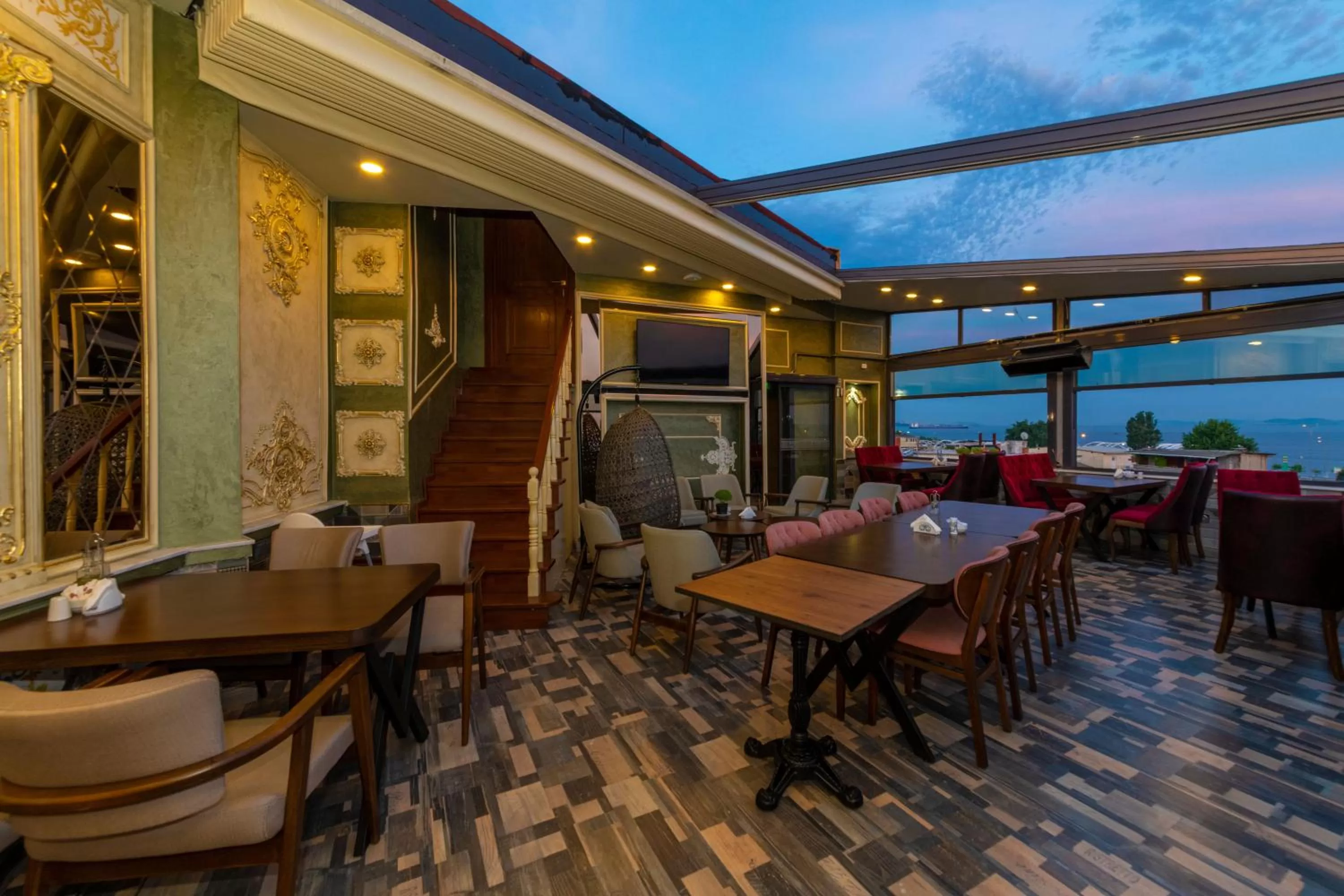 Restaurant/places to eat in Golden Sand Hotel