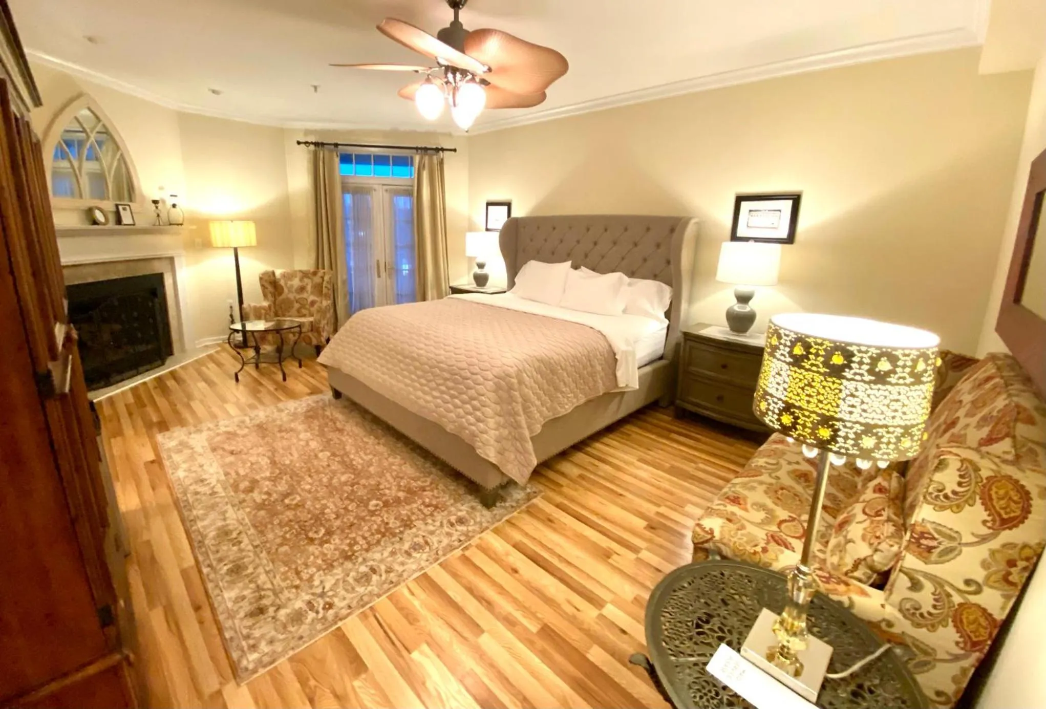 Bed in Inn on Main Hotel