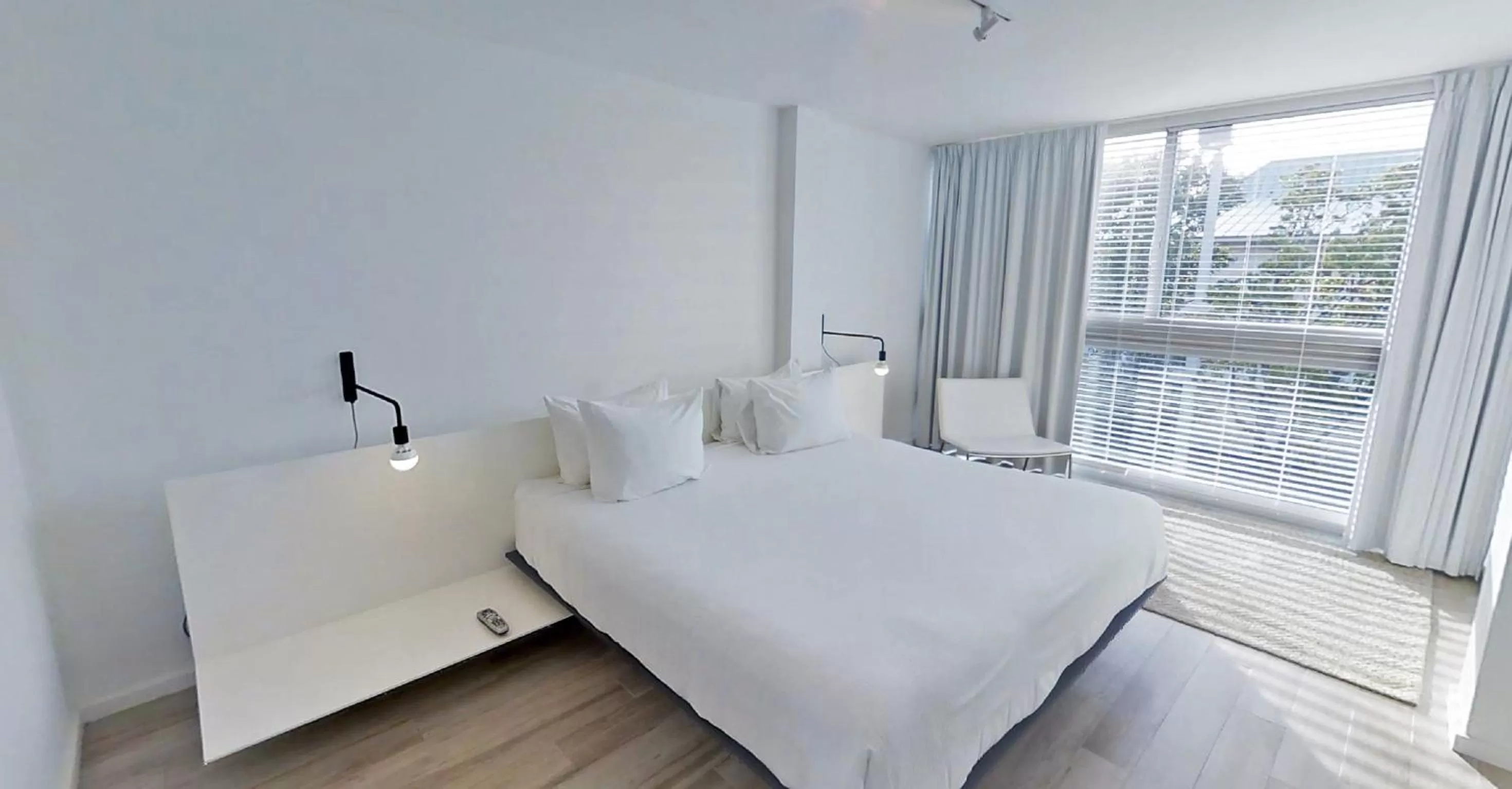 Bedroom, Bed in Beach Haus Key Biscayne Contemporary Apartments