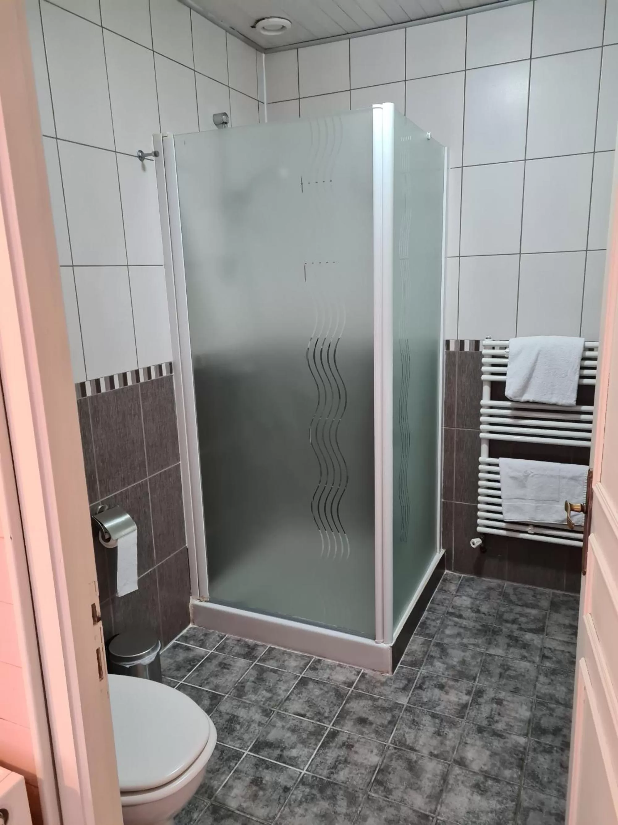 Bathroom in Le Royal Hôtel