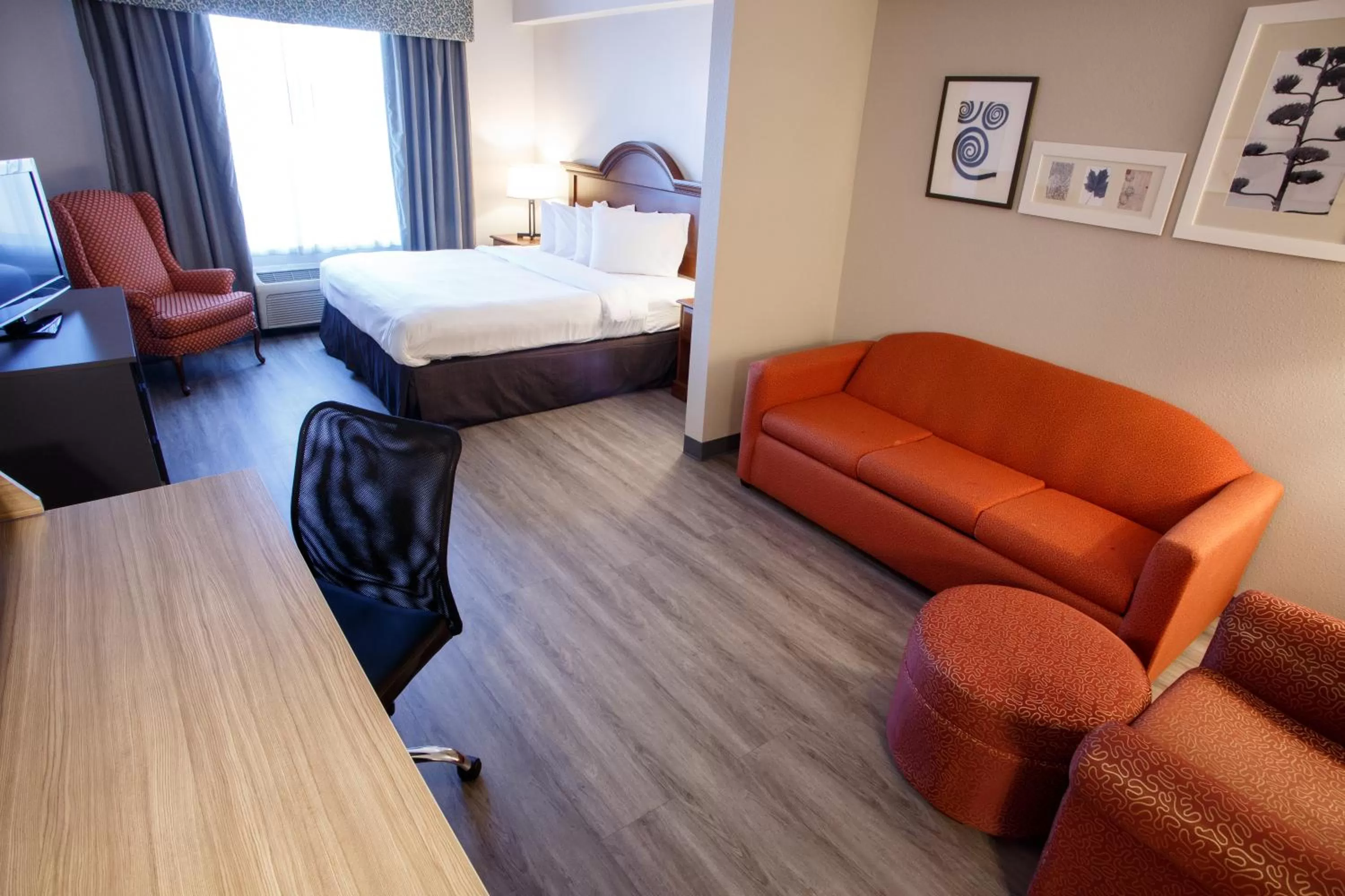 Photo of the whole room, Bed in Country Inn & Suites by Radisson, Harrisburg West Mechanicsburg