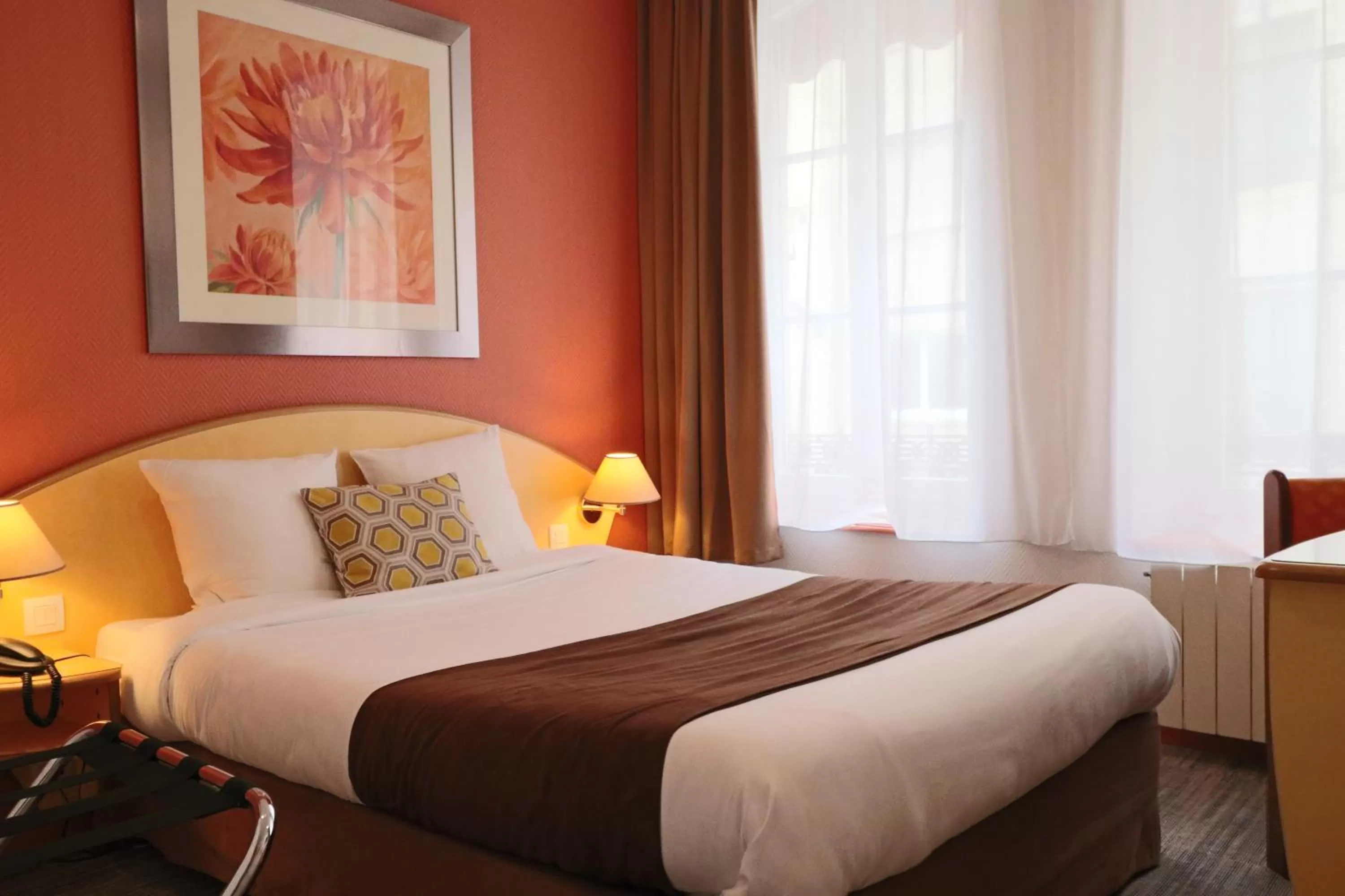 Bedroom, Bed in Logis-Hôtel des Oliviers