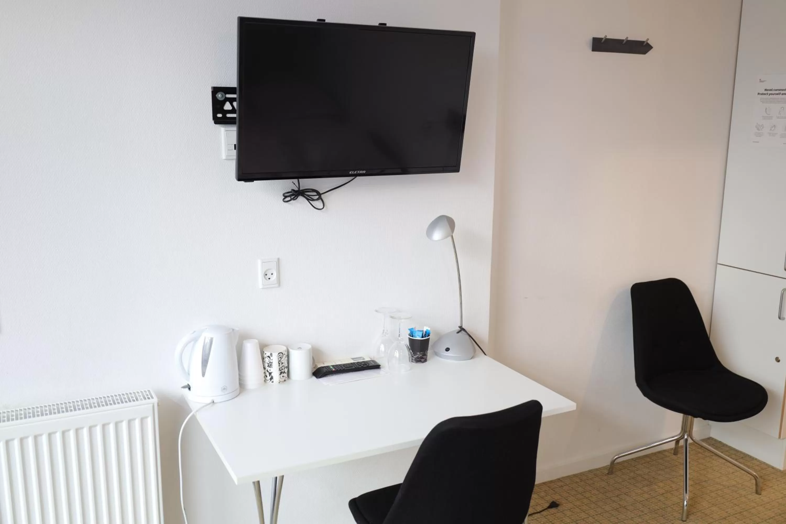 Coffee/tea facilities, TV/Entertainment Center in Motel Sindal