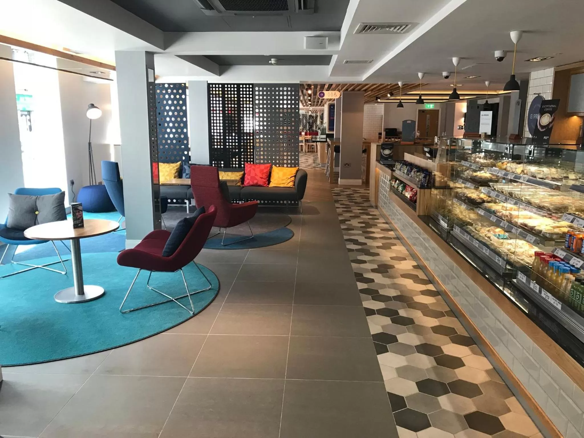 Restaurant/places to eat in Holiday Inn Express Aberdeen City Centre by IHG