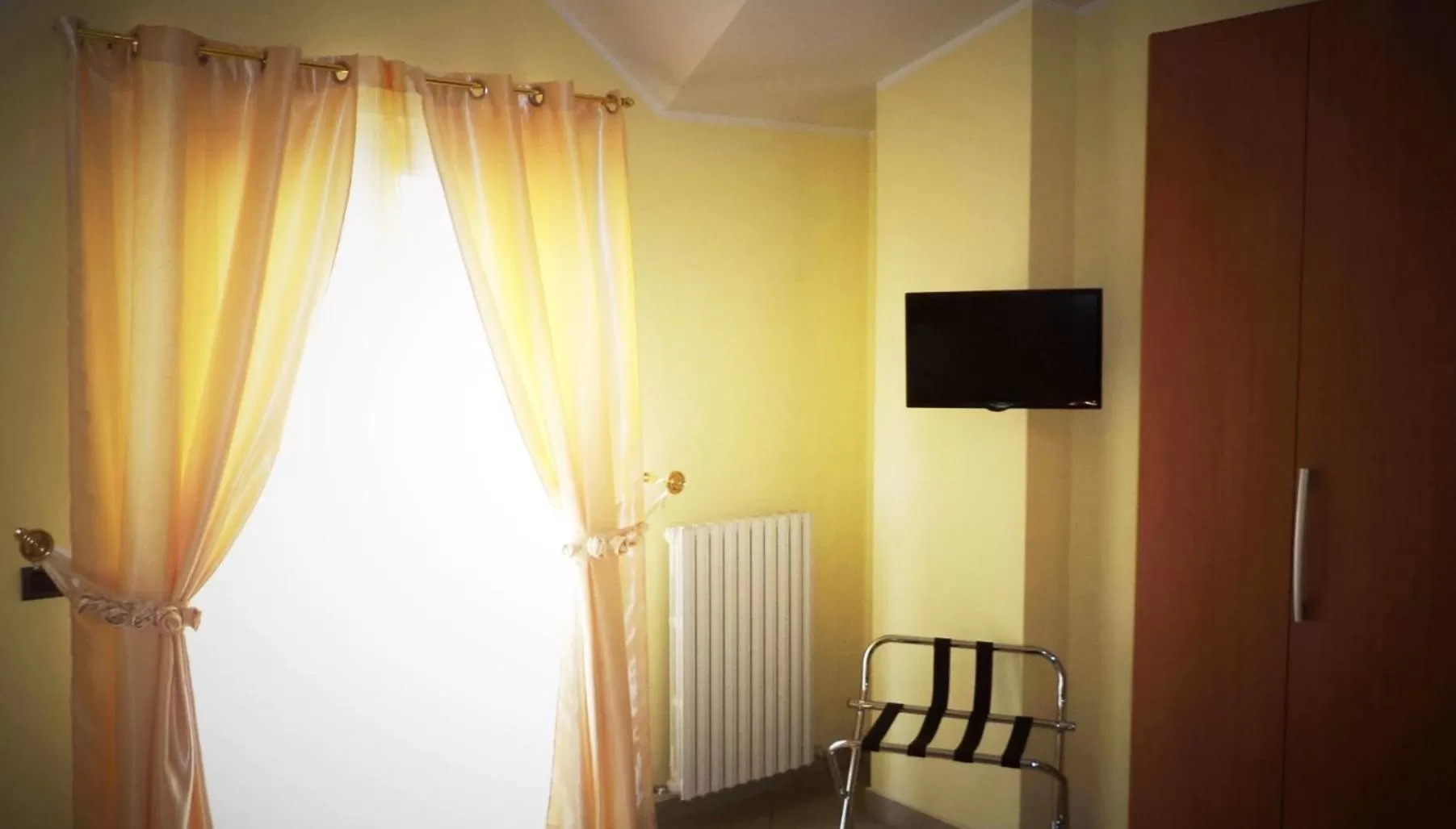 TV and multimedia, TV/Entertainment Center in Il Girasole