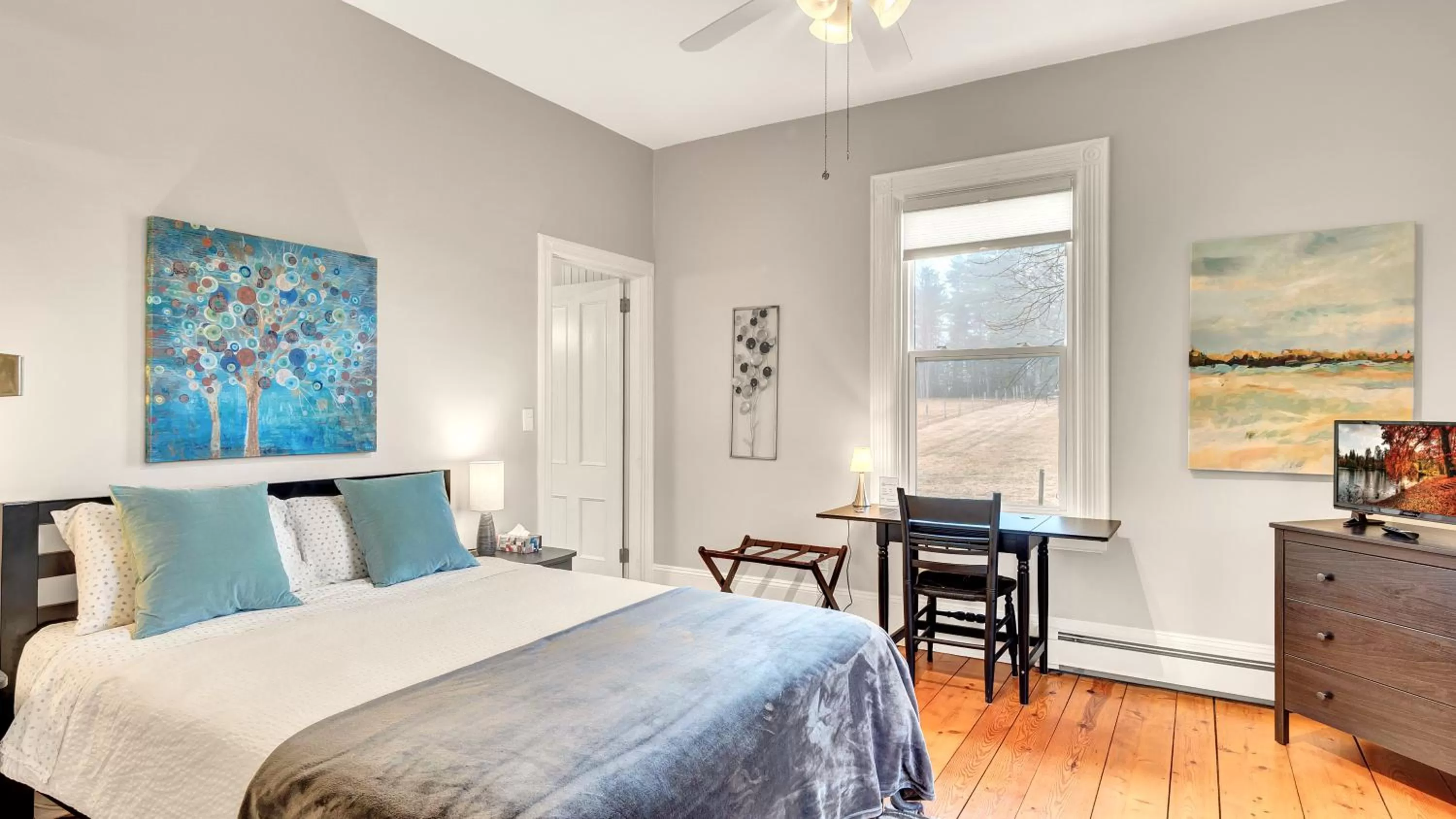 View (from property/room), Bed in River Ridge Lodge