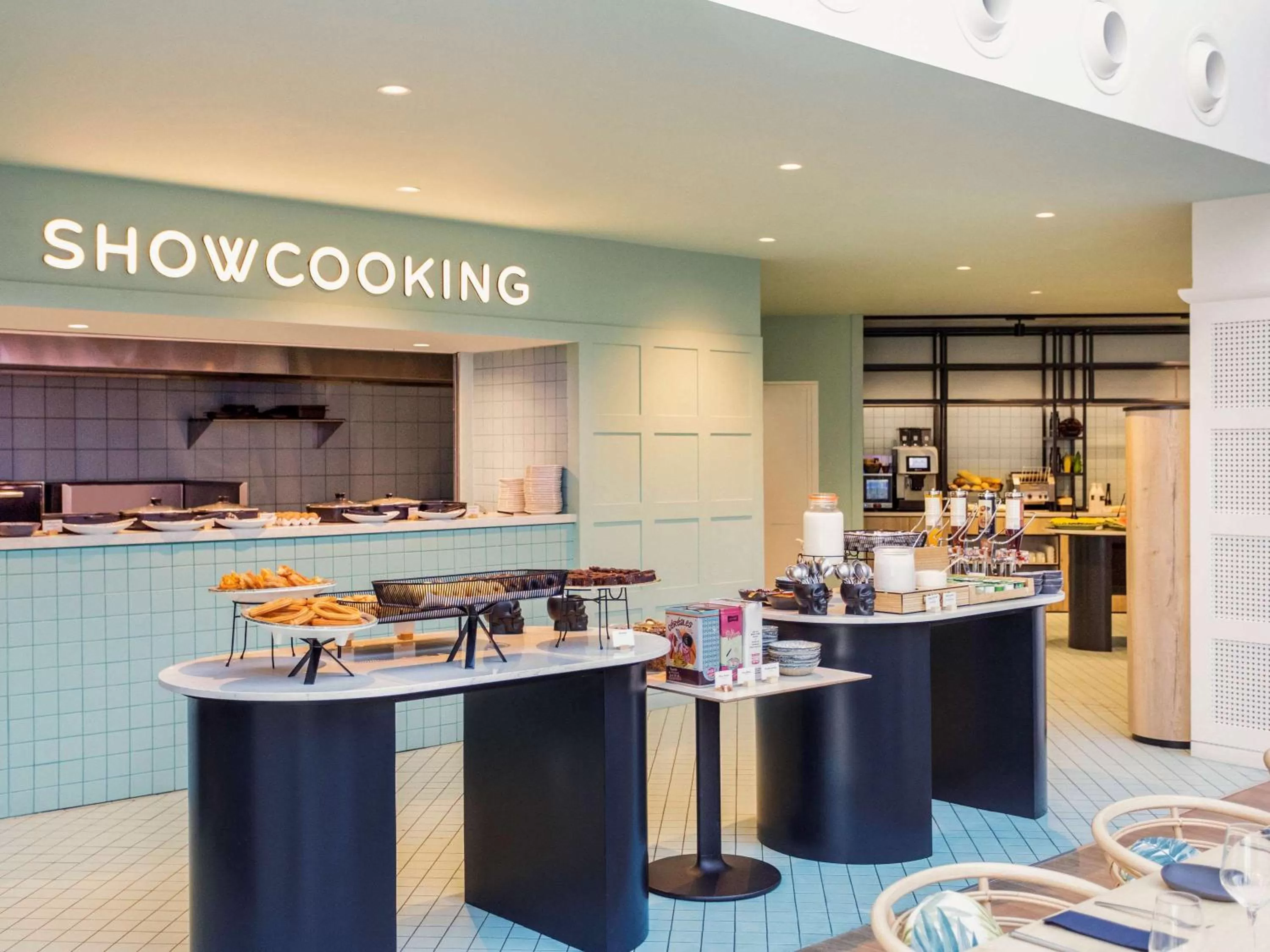 Lounge or bar in Novotel Campo De Las Naciones