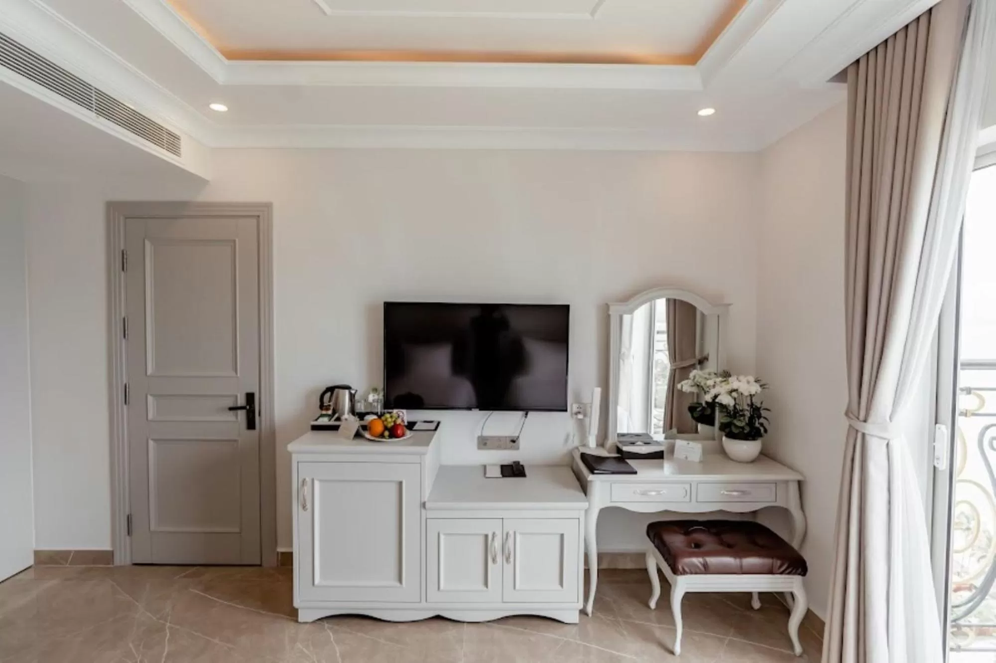 Bedroom, TV/Entertainment Center in MerPerle Beach Hotel