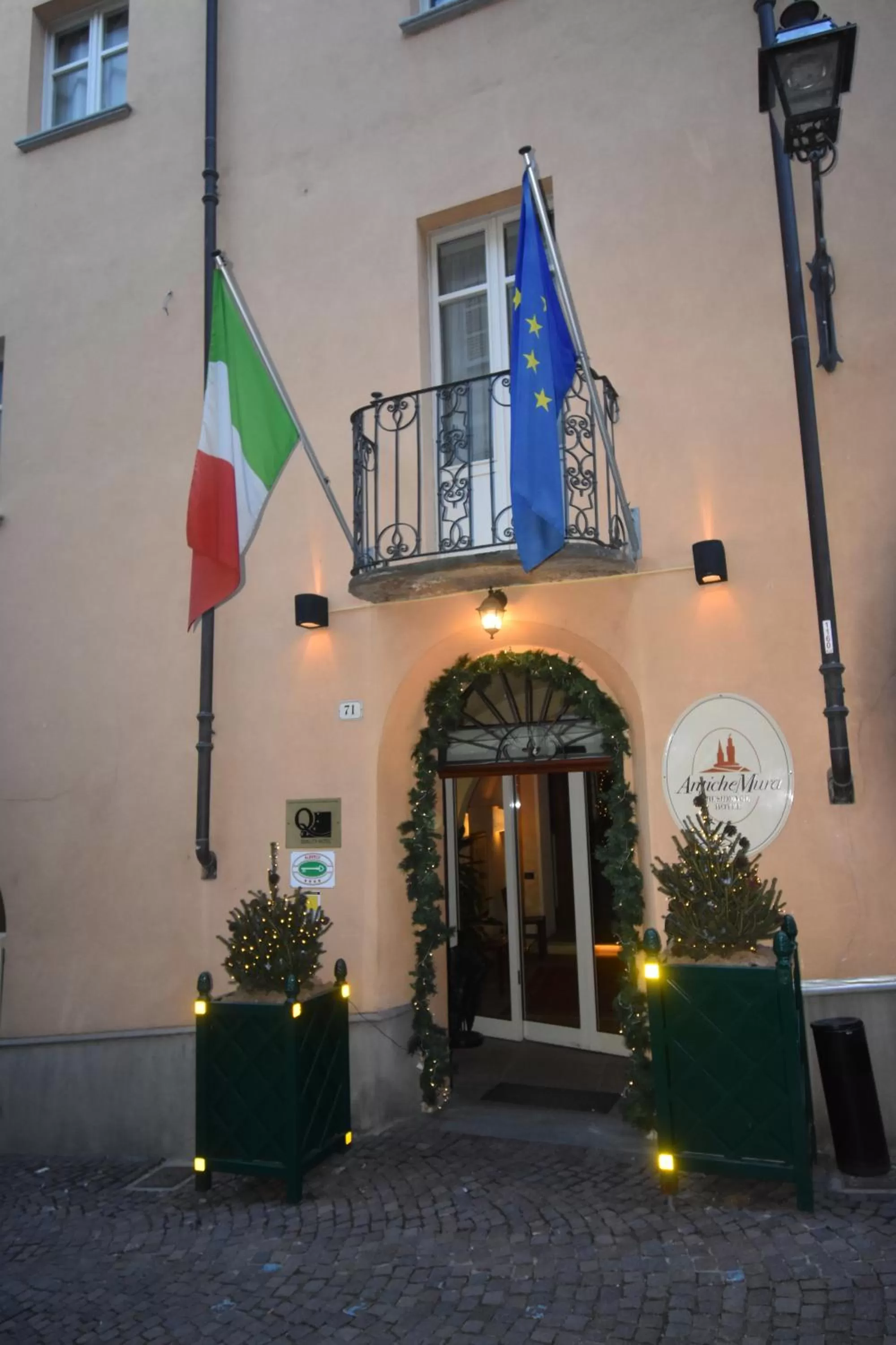 Property building in Hotel Boutique Antiche Mura