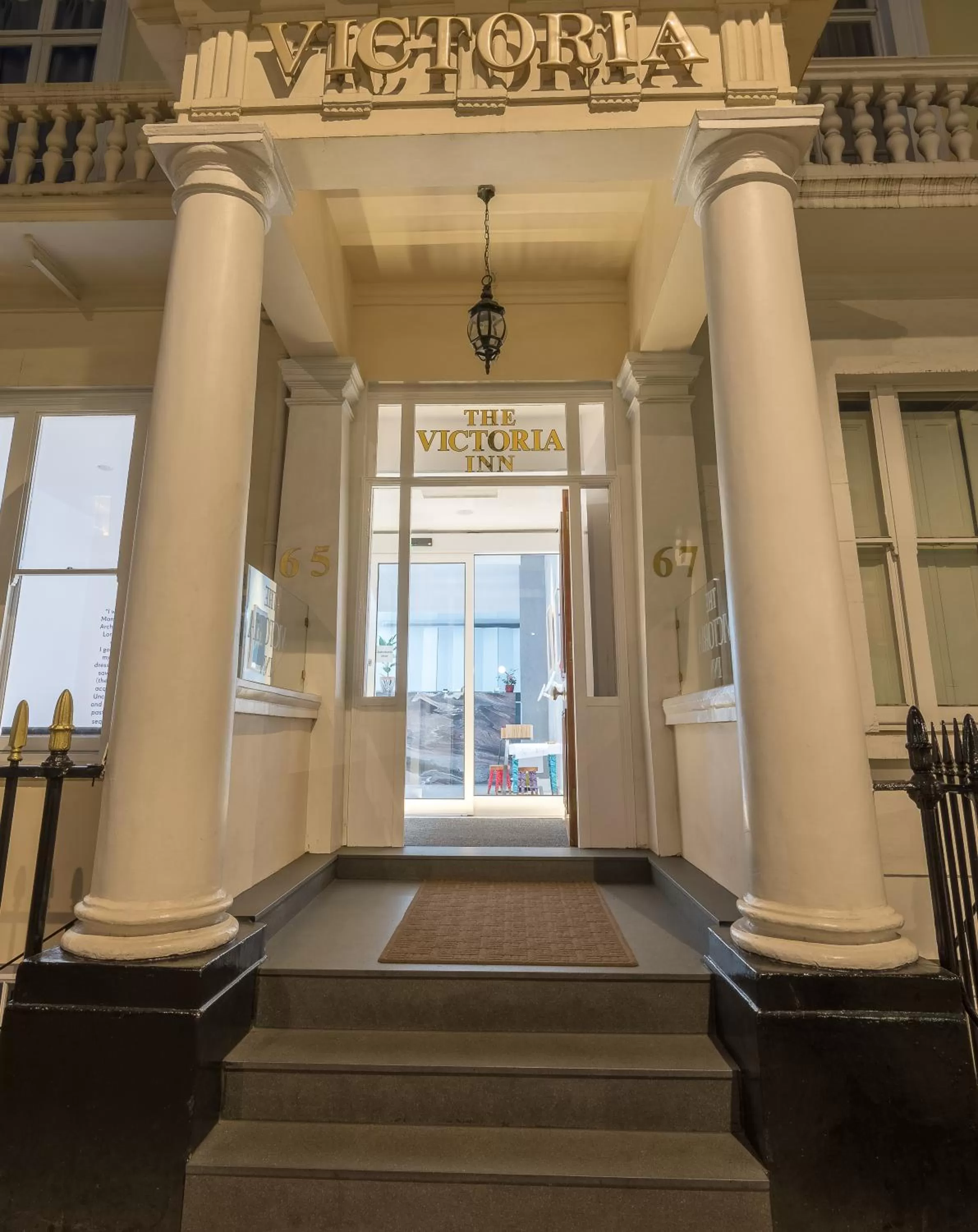 Facade/entrance in Victoria Inn London