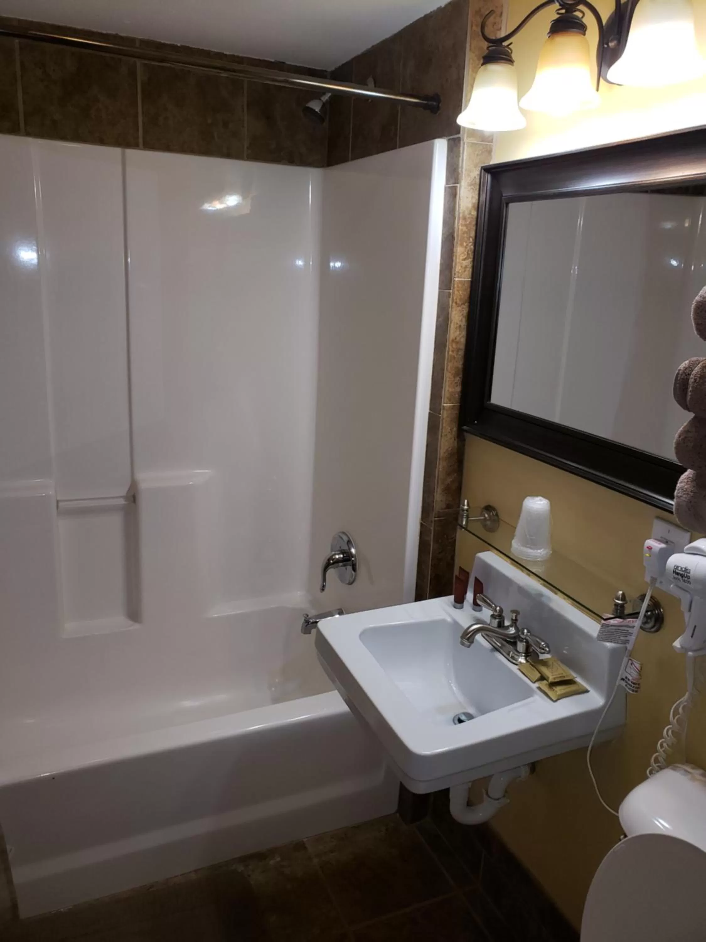 Bathroom in Willard Munger Inn