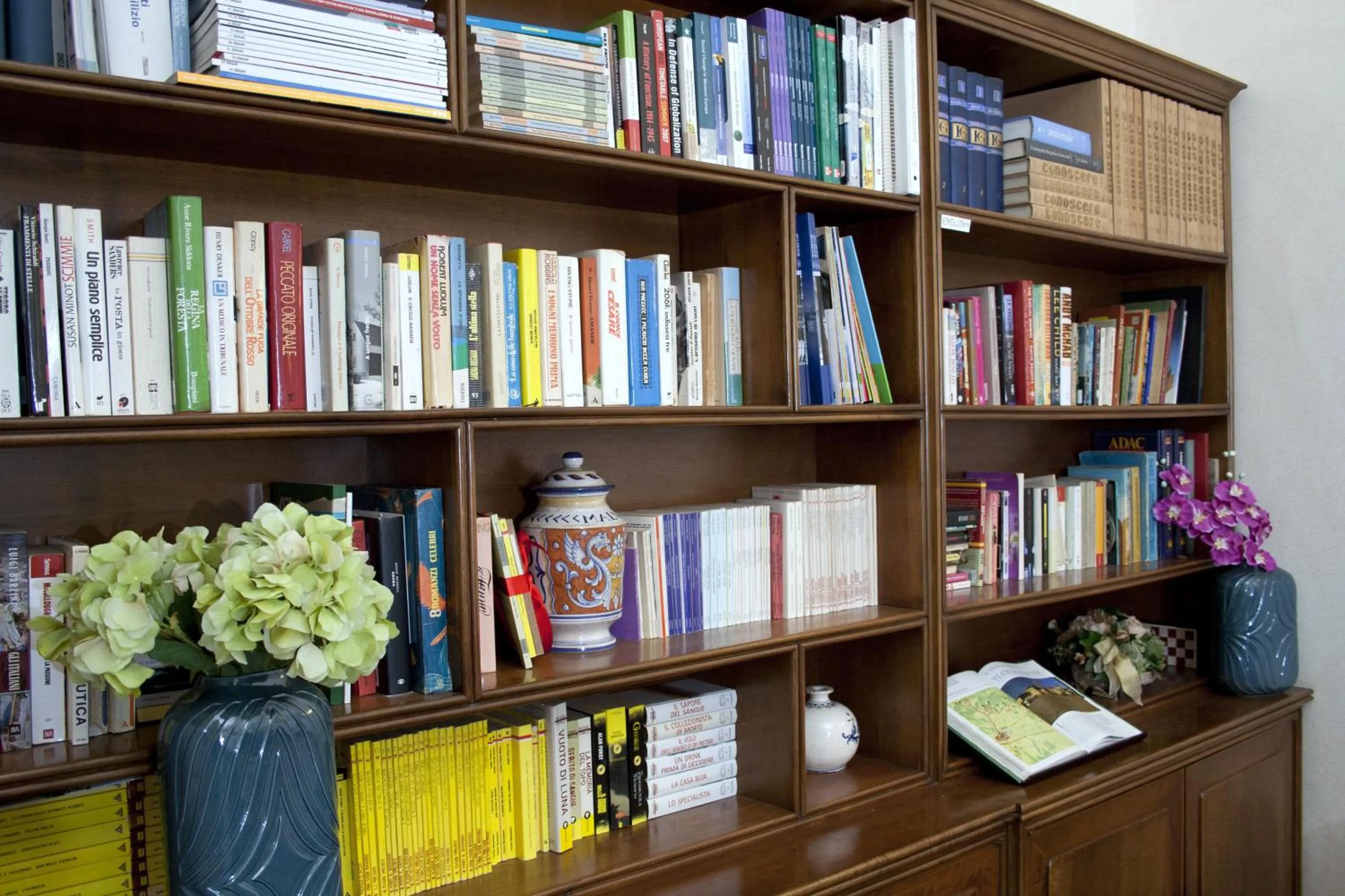 Library in Hotel Bonifacio