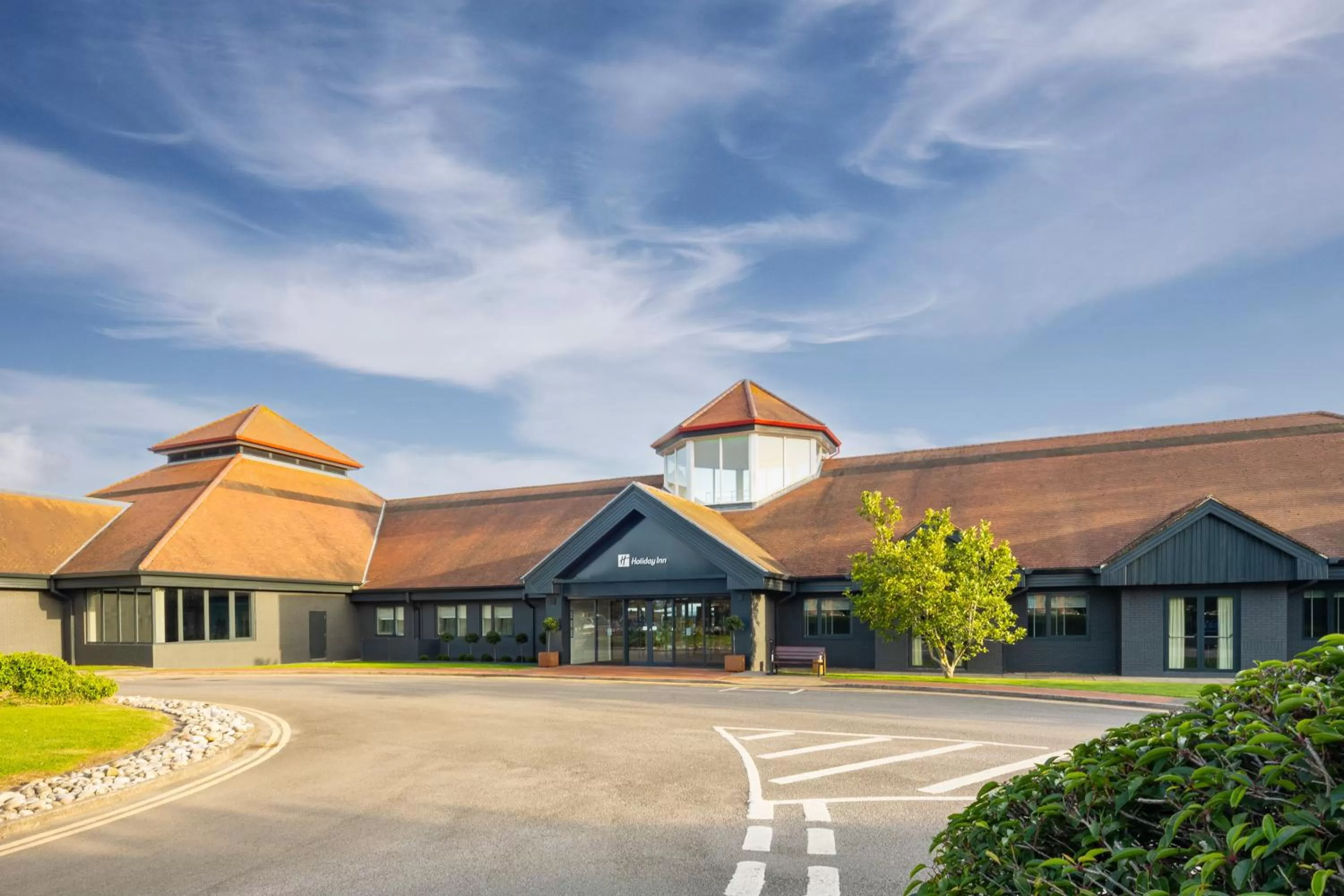 Property building in Holiday Inn Aylesbury by IHG