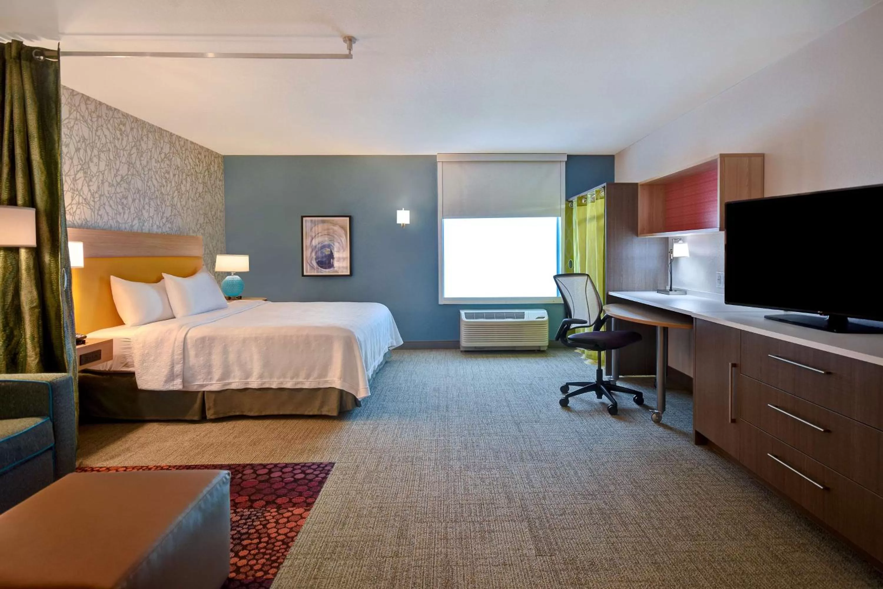 Bedroom, Bed in Home2 Suites Eau Claire South, Wi