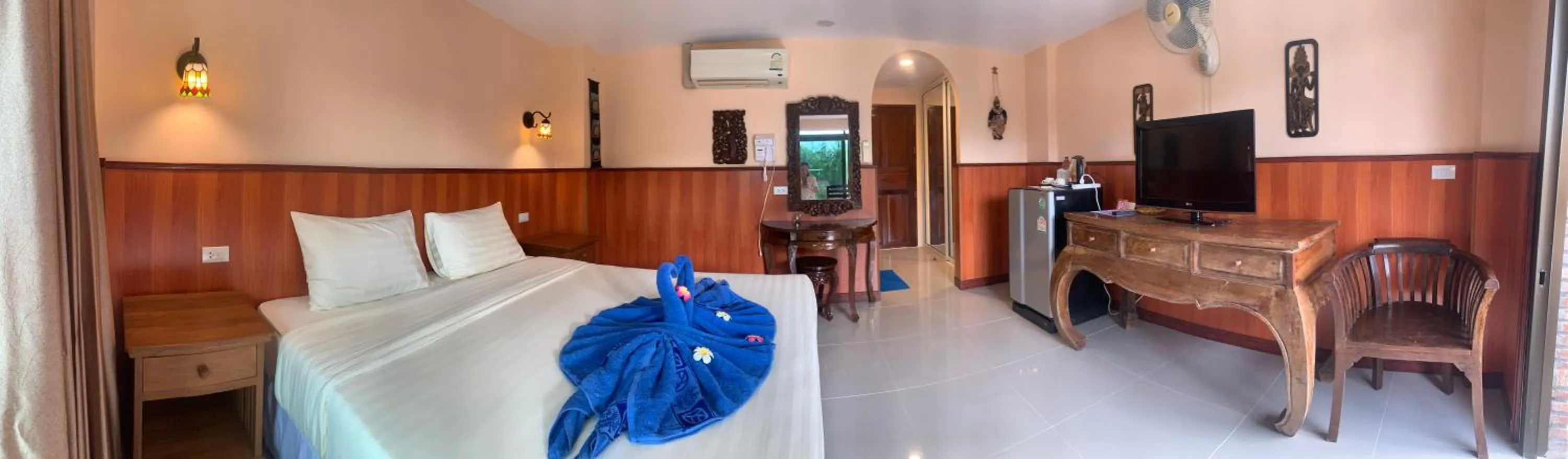 Photo of the whole room, Bed in Laguna Beach Club Resort