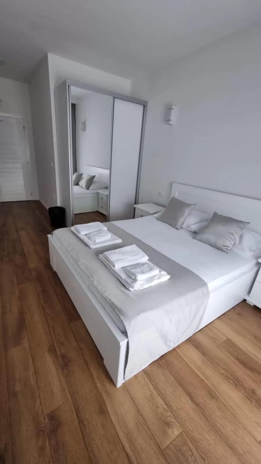 Bed in Elan Luxury Apartments & Lounge Bar