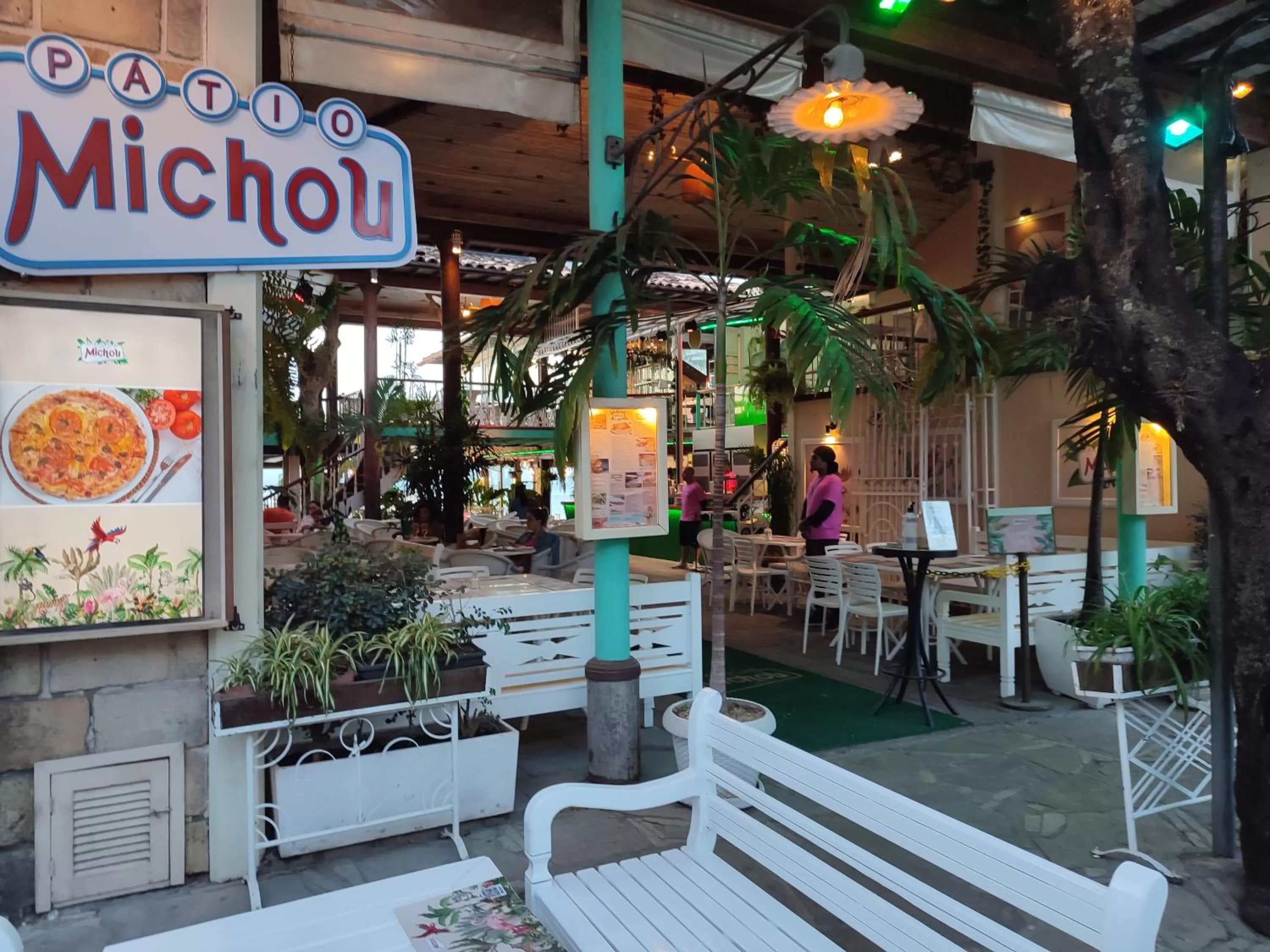 Restaurant/places to eat in Pousada L'étage