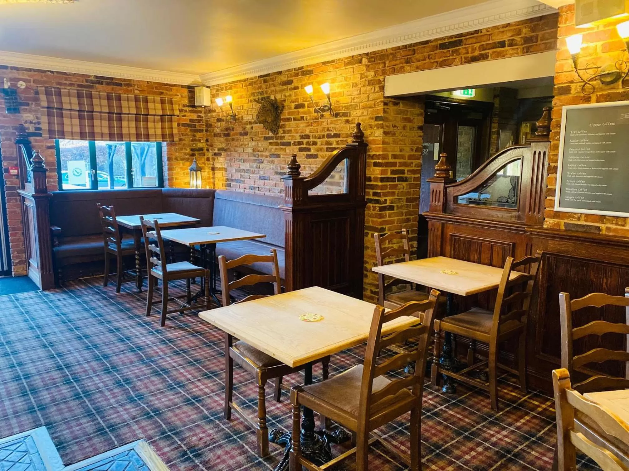 Lounge or bar in The Oaks Hotel