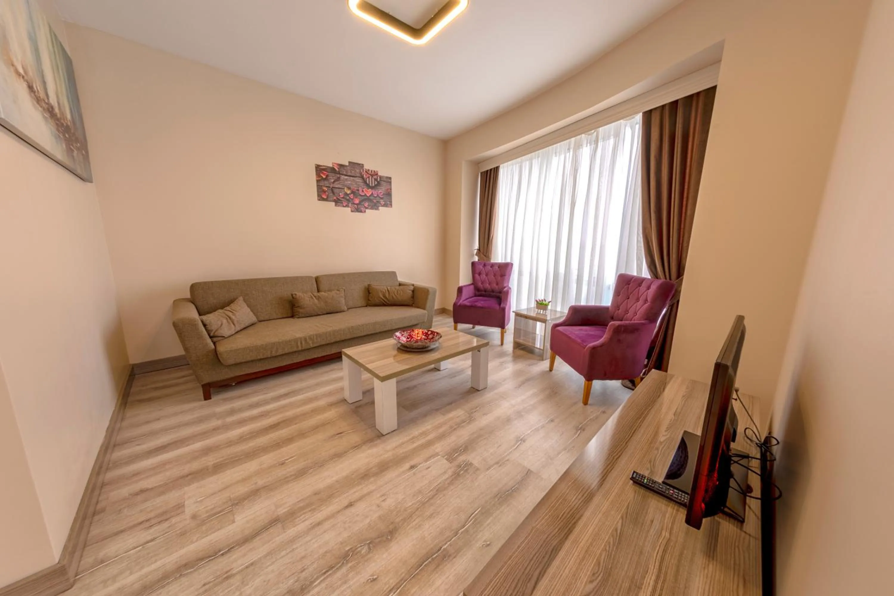 TV and multimedia in My House N5 Suites Hotel