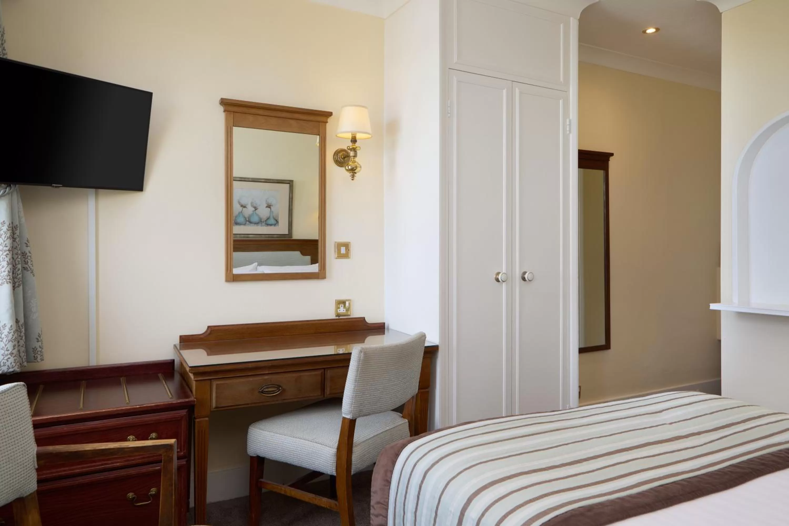 Bedroom, Bed in The Lansdowne, Eastbourne