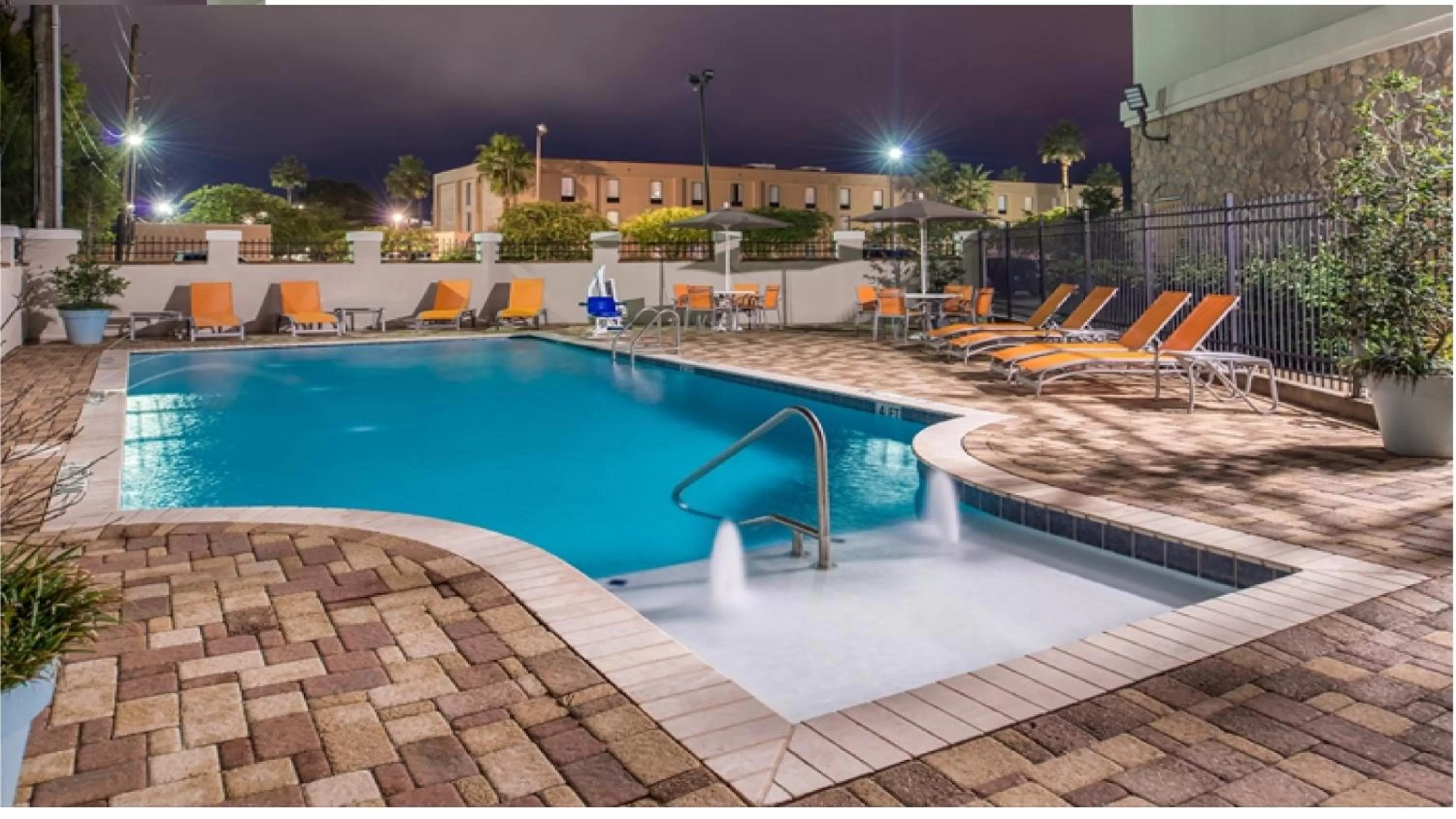 Swimming pool in Holiday Inn Express Hotel & Suites La Place by IHG