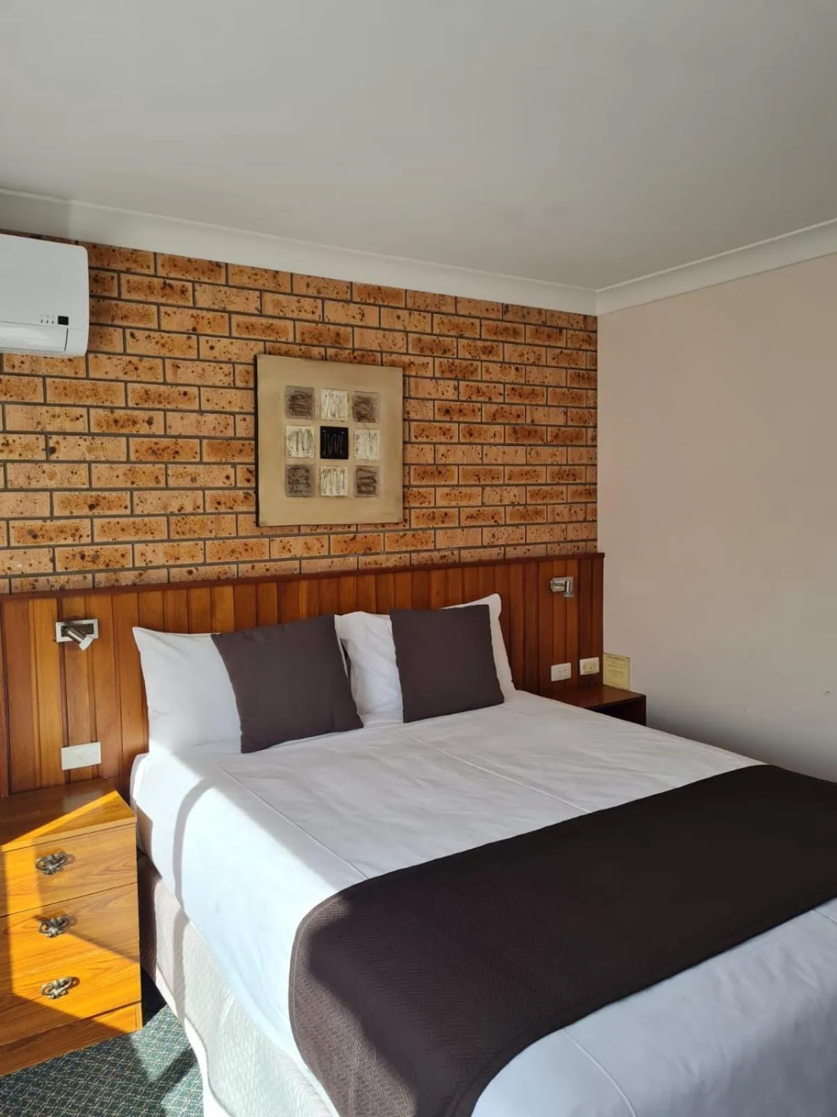 Bed in Marco Polo Motor Inn Taree