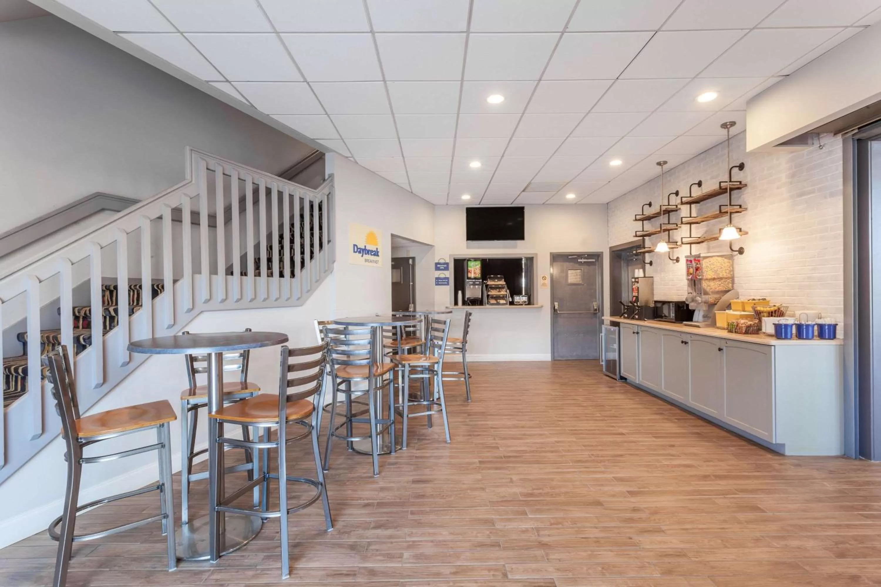 Restaurant/places to eat in Days Inn & Suites by Wyndham Lancaster Amish Country