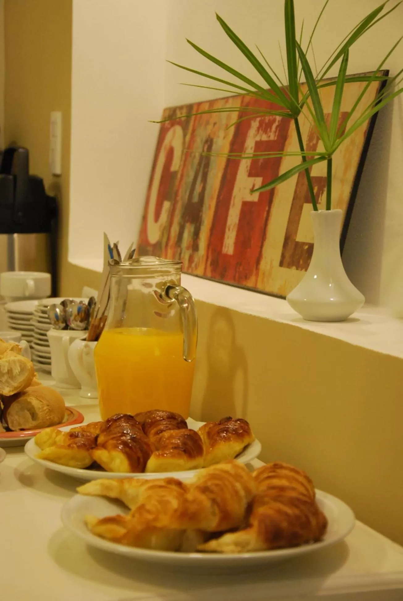 Breakfast in Sur Hotel