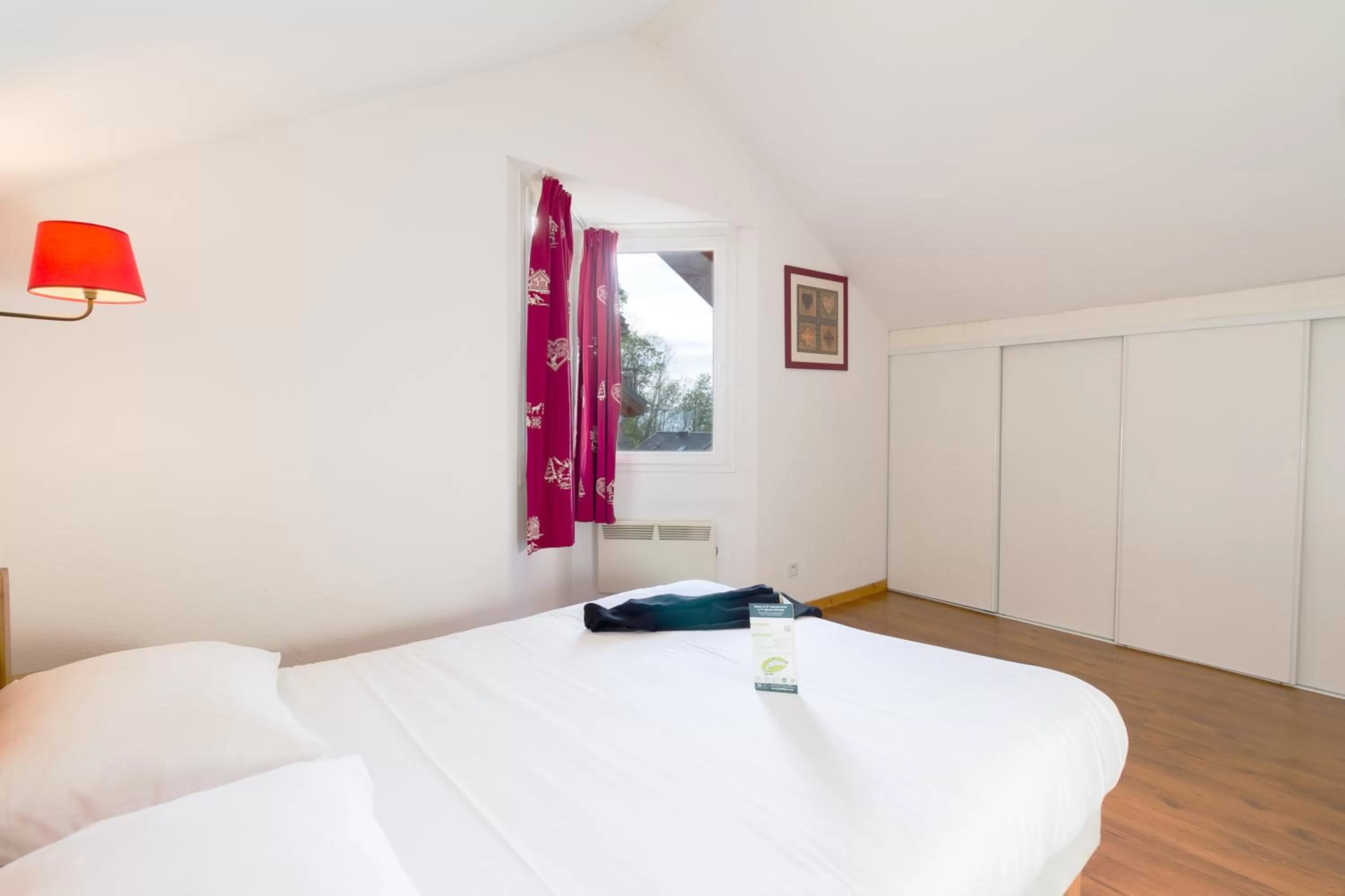 Bedroom, Bed in Garden & City Evian - Lugrin