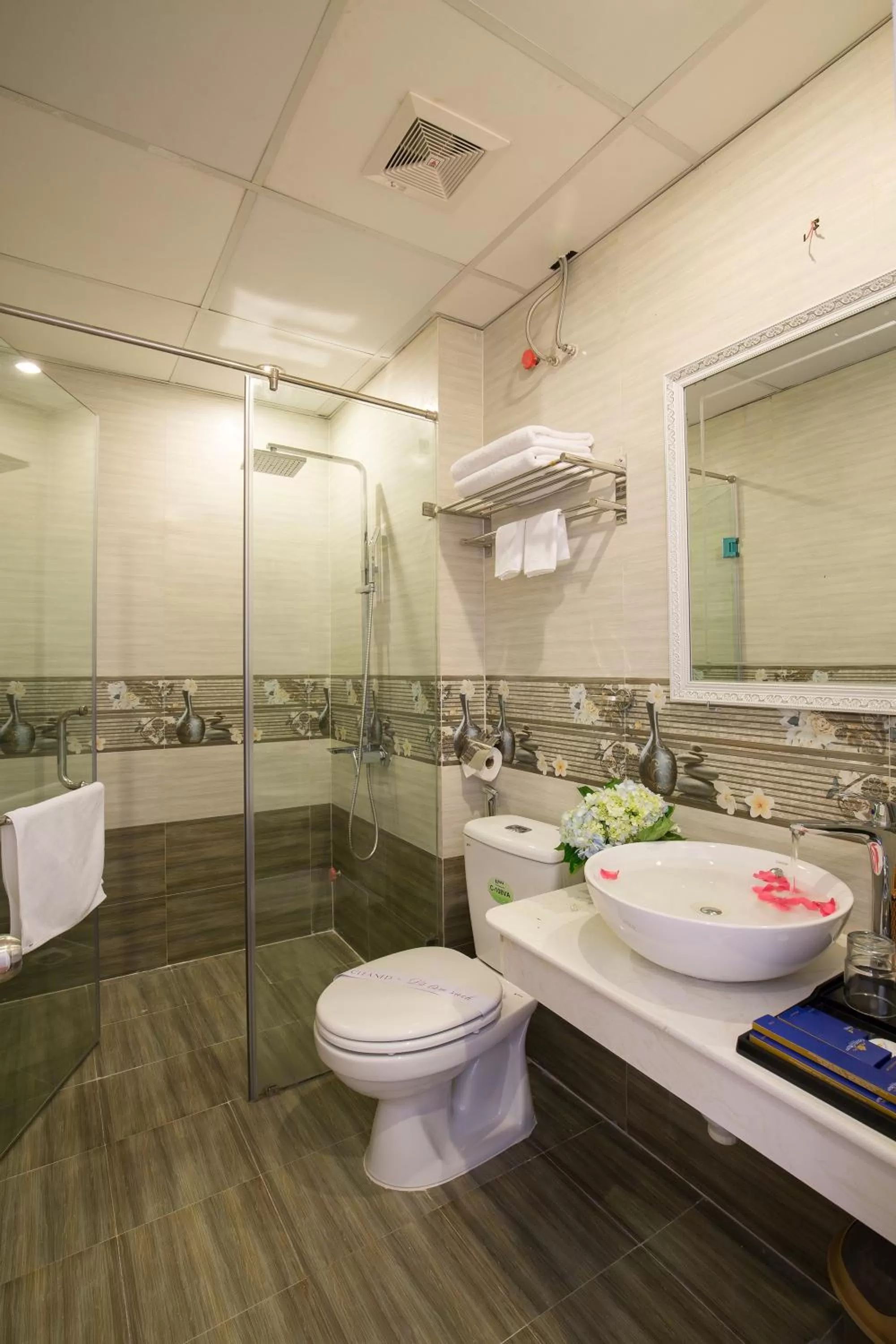 Shower in Labevie Hotel