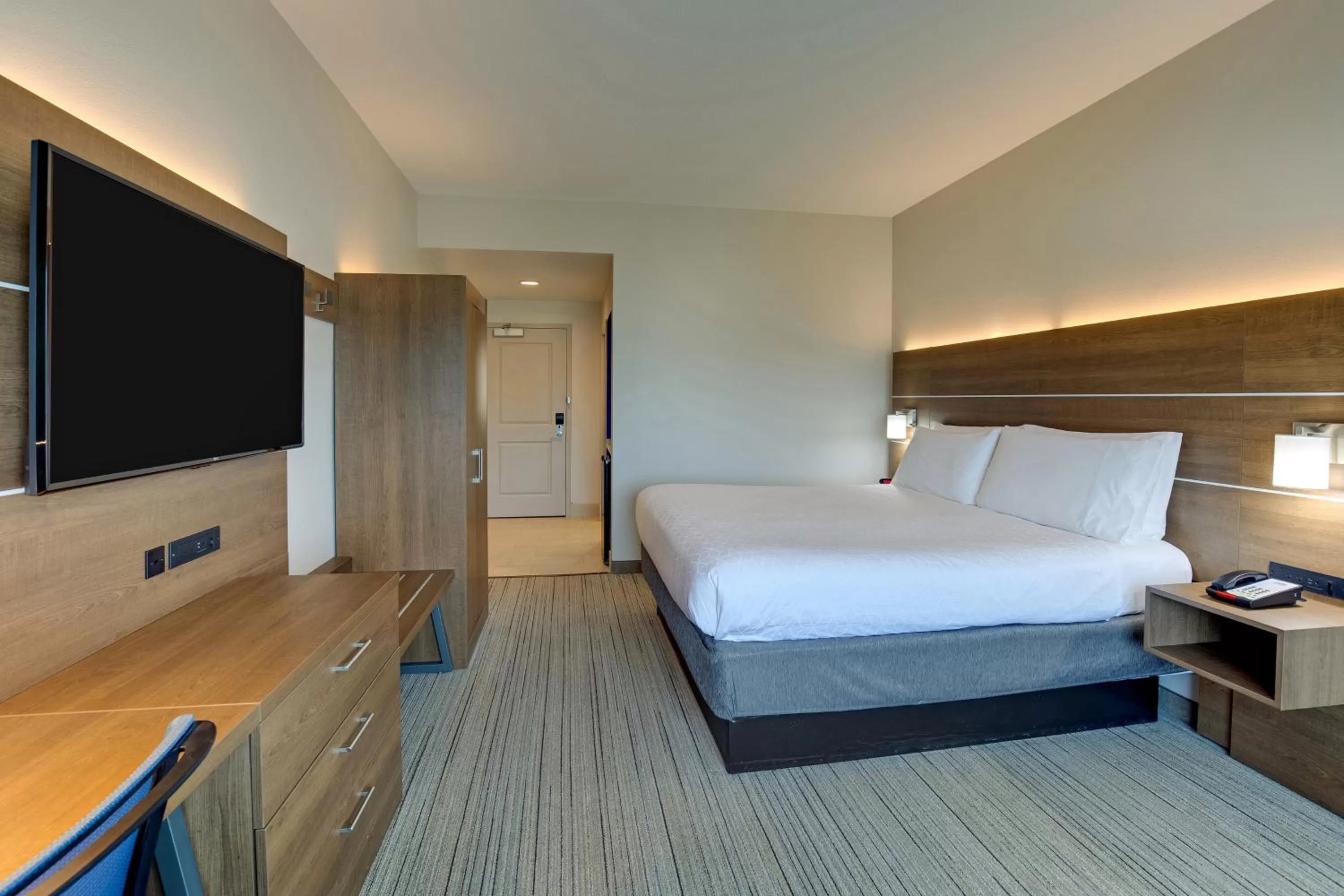 Photo of the whole room, Bed in Holiday Inn Express Nashville-Opryland by IHG