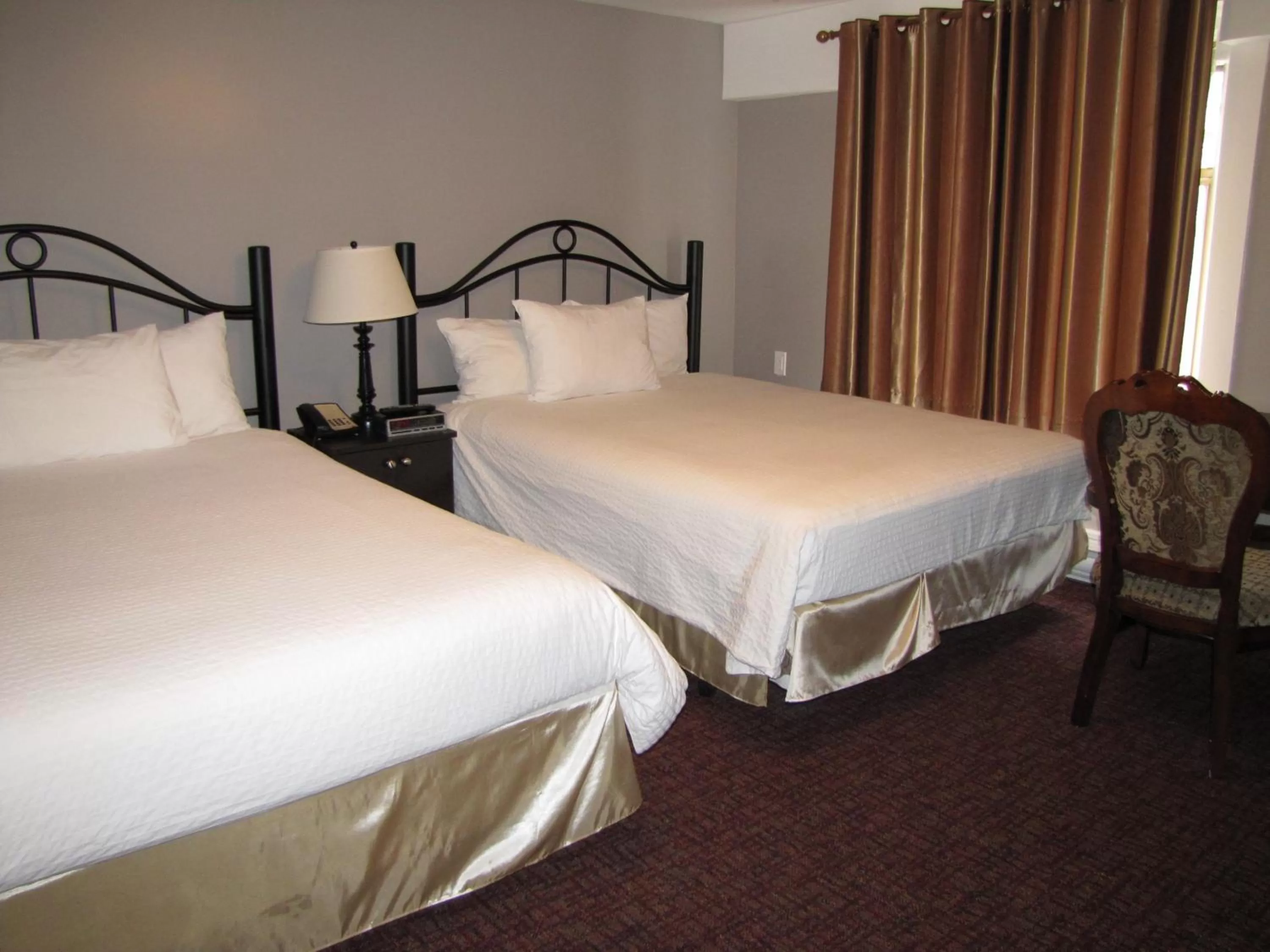 Bed in Barclay Hotel