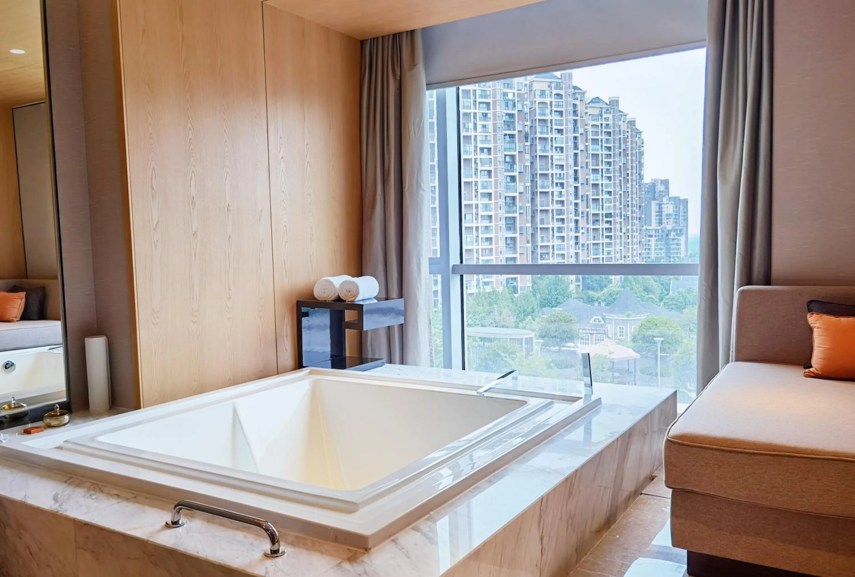 Bathroom, Bed in Crowne Plaza Chengdu Wenjiang by IHG