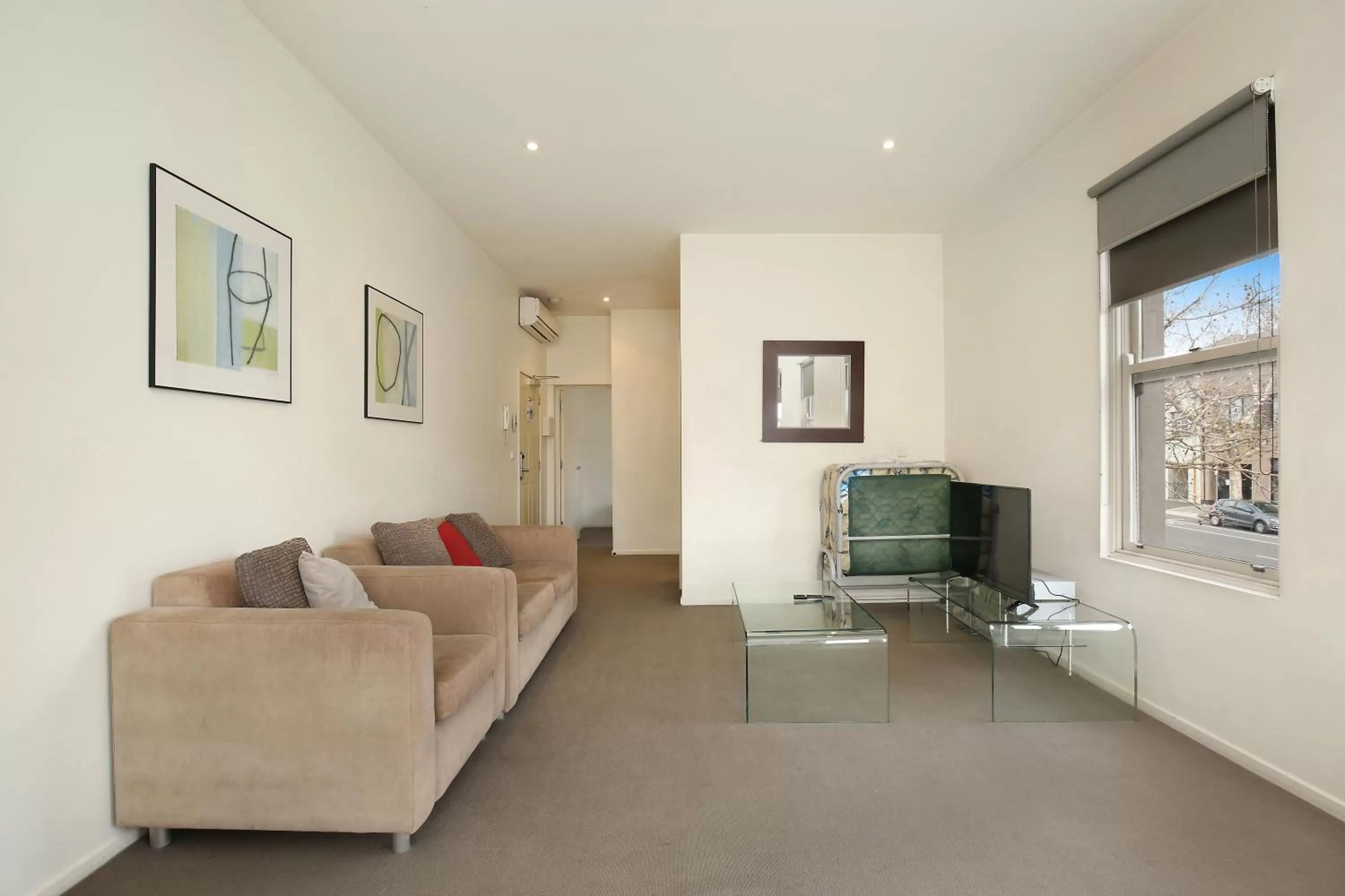 TV and multimedia in Plum Serviced Apartments North Melbourne