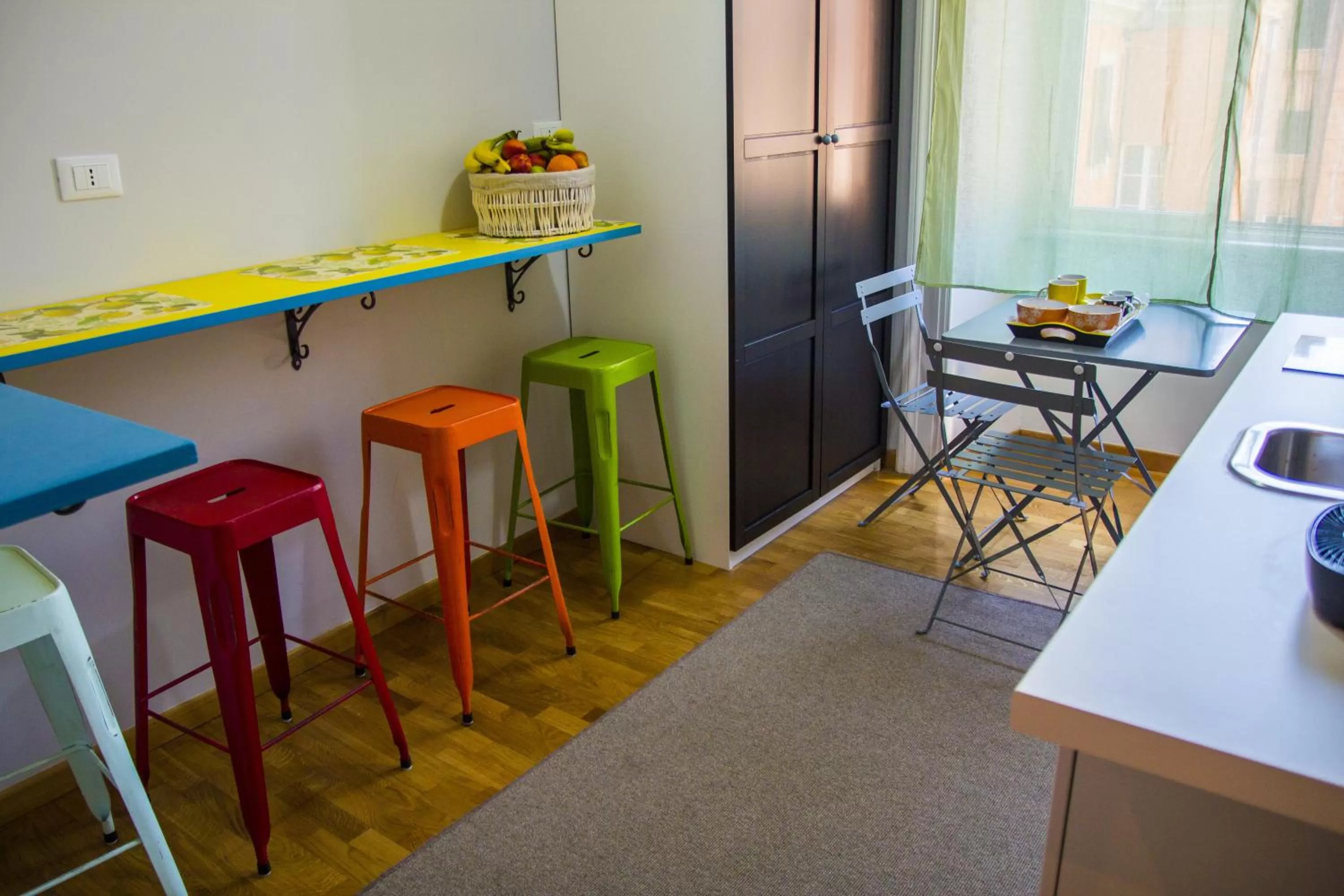 Coffee/tea facilities in Sesto Suites Central