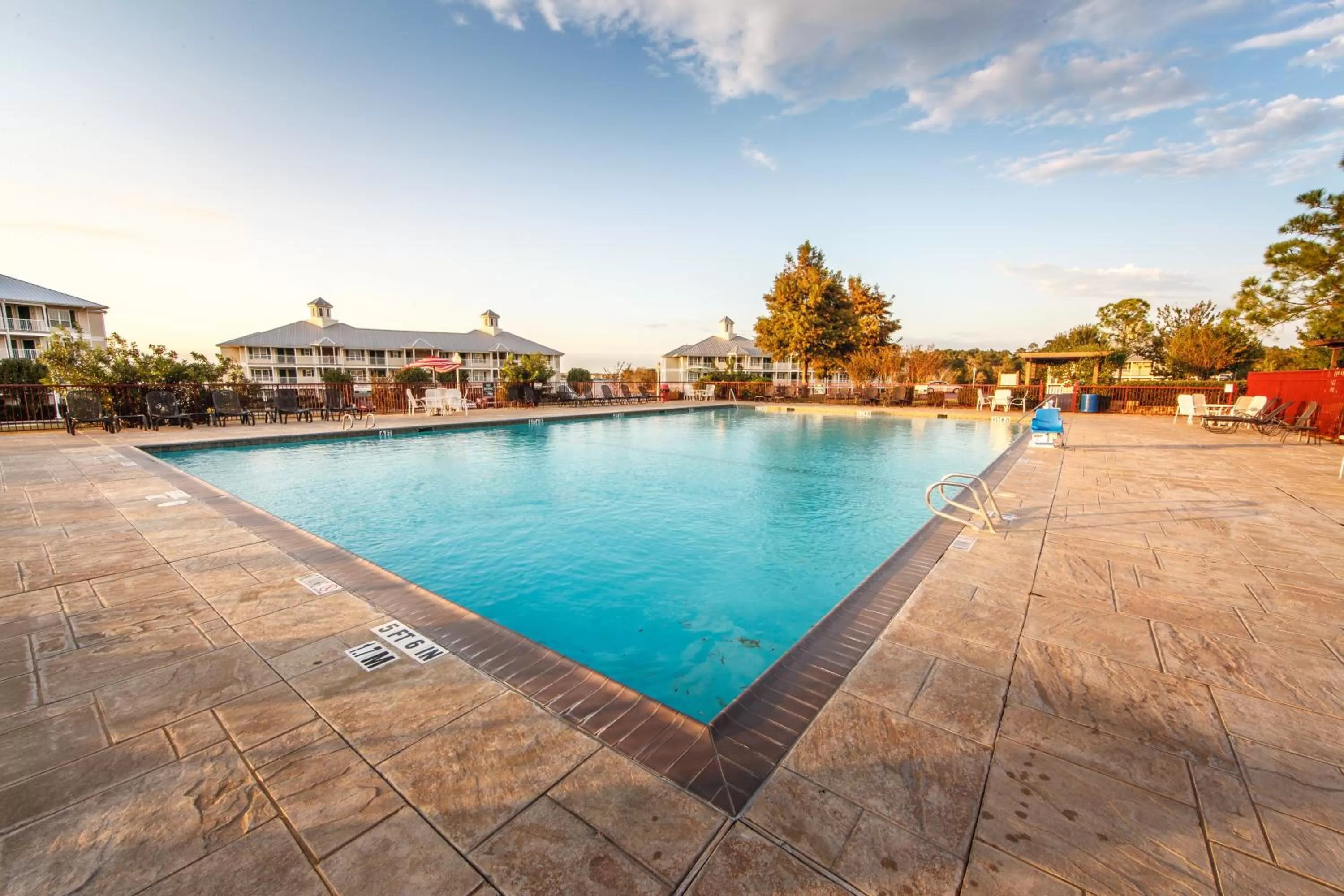 Swimming pool in Holiday Inn Club Vacations Piney Shores Resort at Lake Conroe