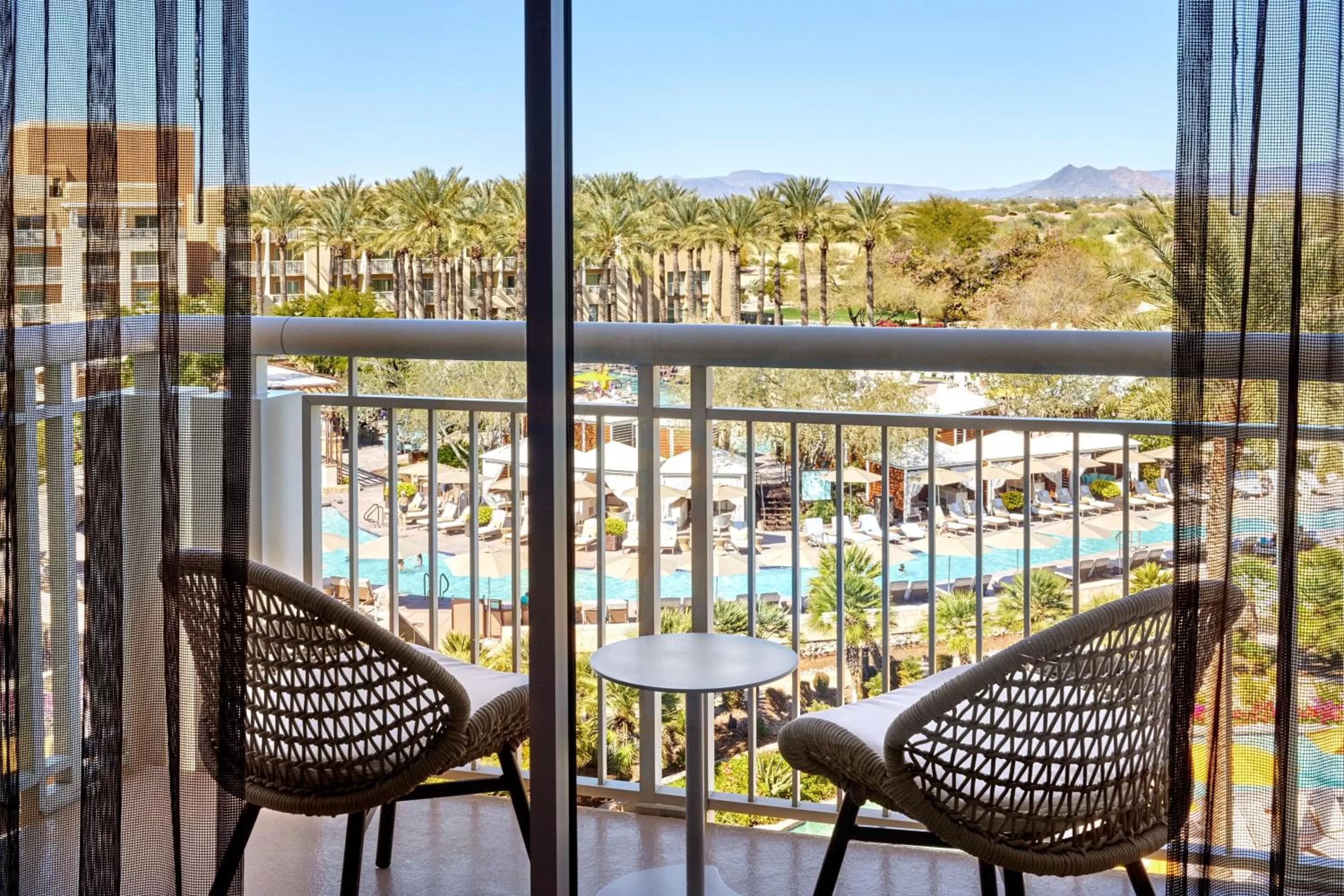 Swimming pool in JW Marriott Phoenix Desert Ridge Resort & Spa