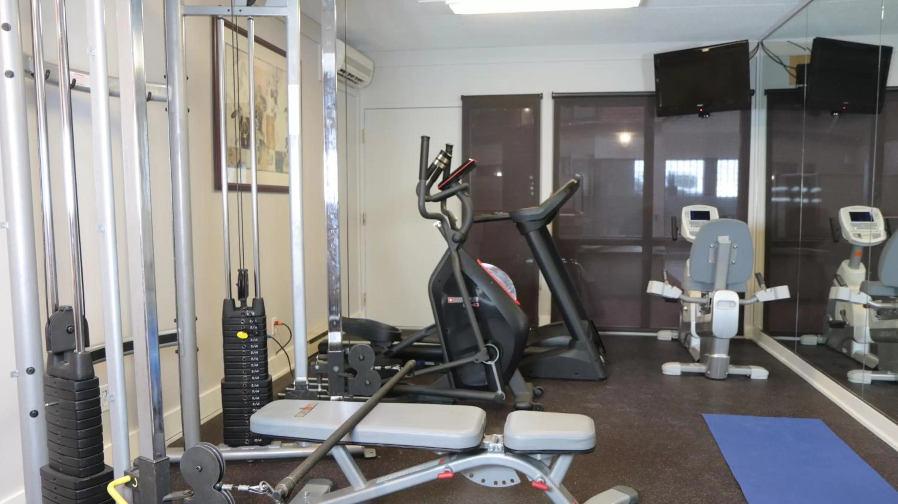 Fitness centre/facilities in Best Western Laval-Montreal & Conference Centre