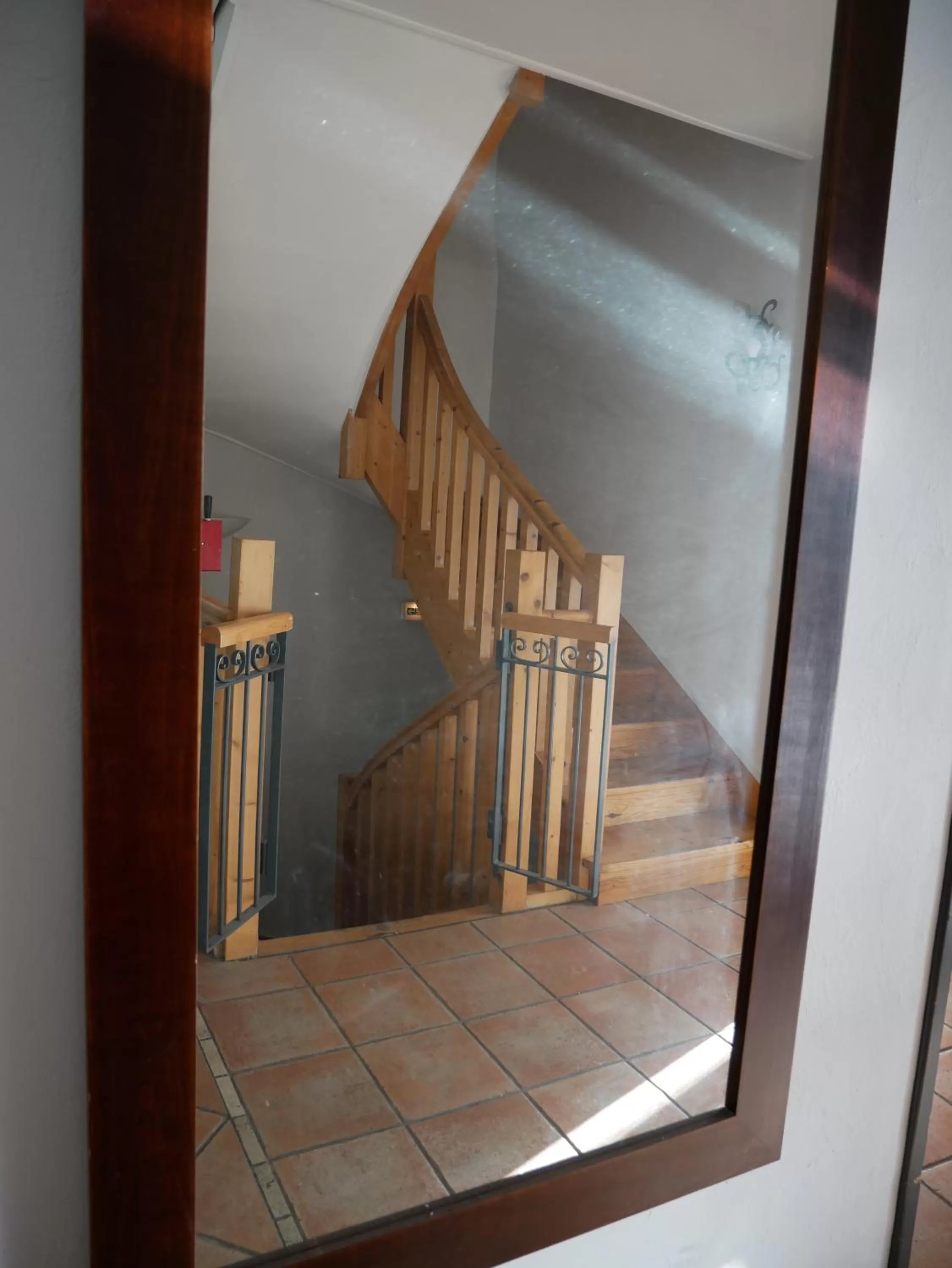 Property building in CÔTE GARONNE le BALCON DES DAMES -hôtel et restaurant- Tonneins Fauillet Marmande - vue panoramique bord de Garonne chambres climatisées