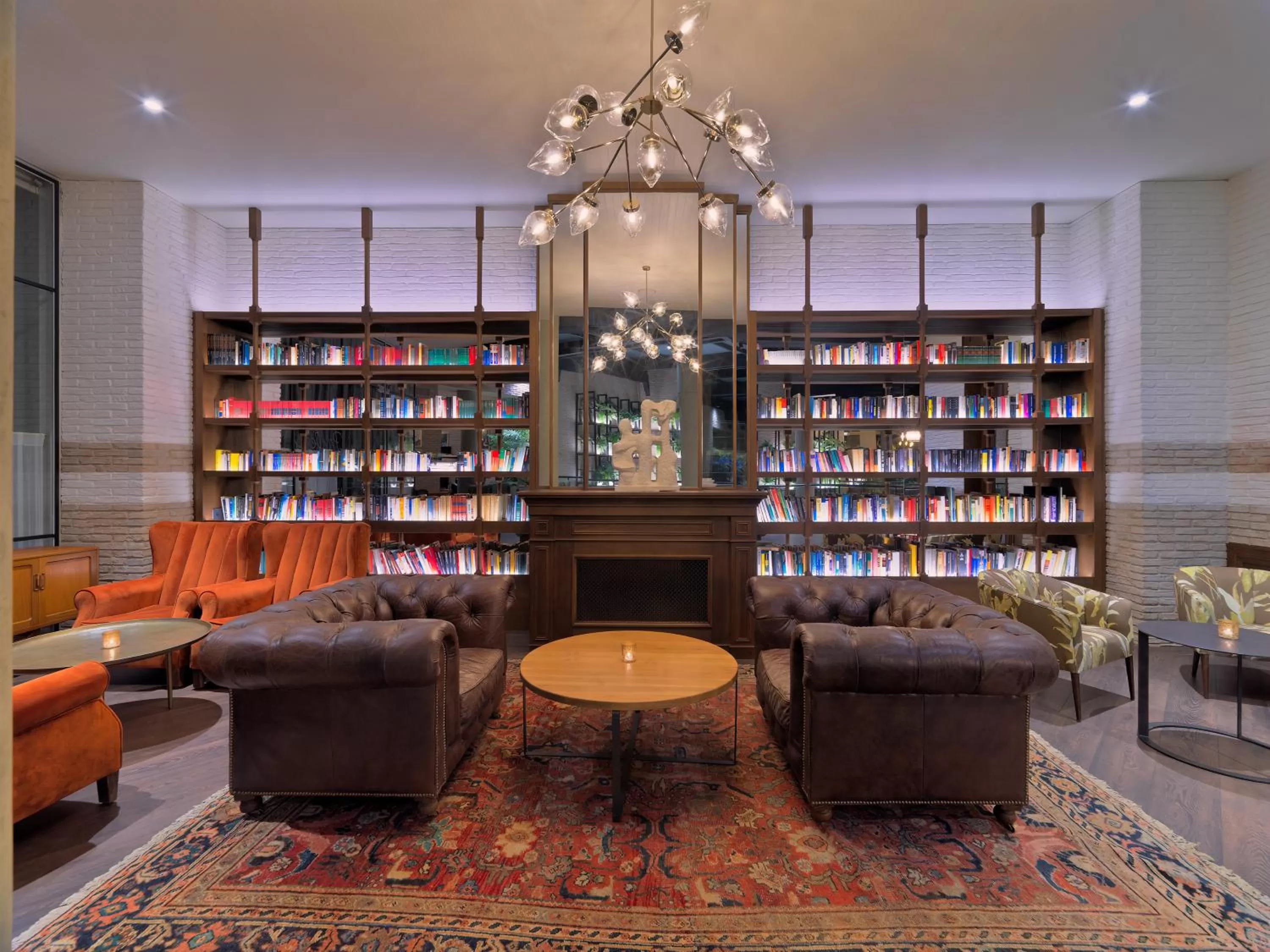 Communal lounge/ TV room in H10 Marina Barcelona