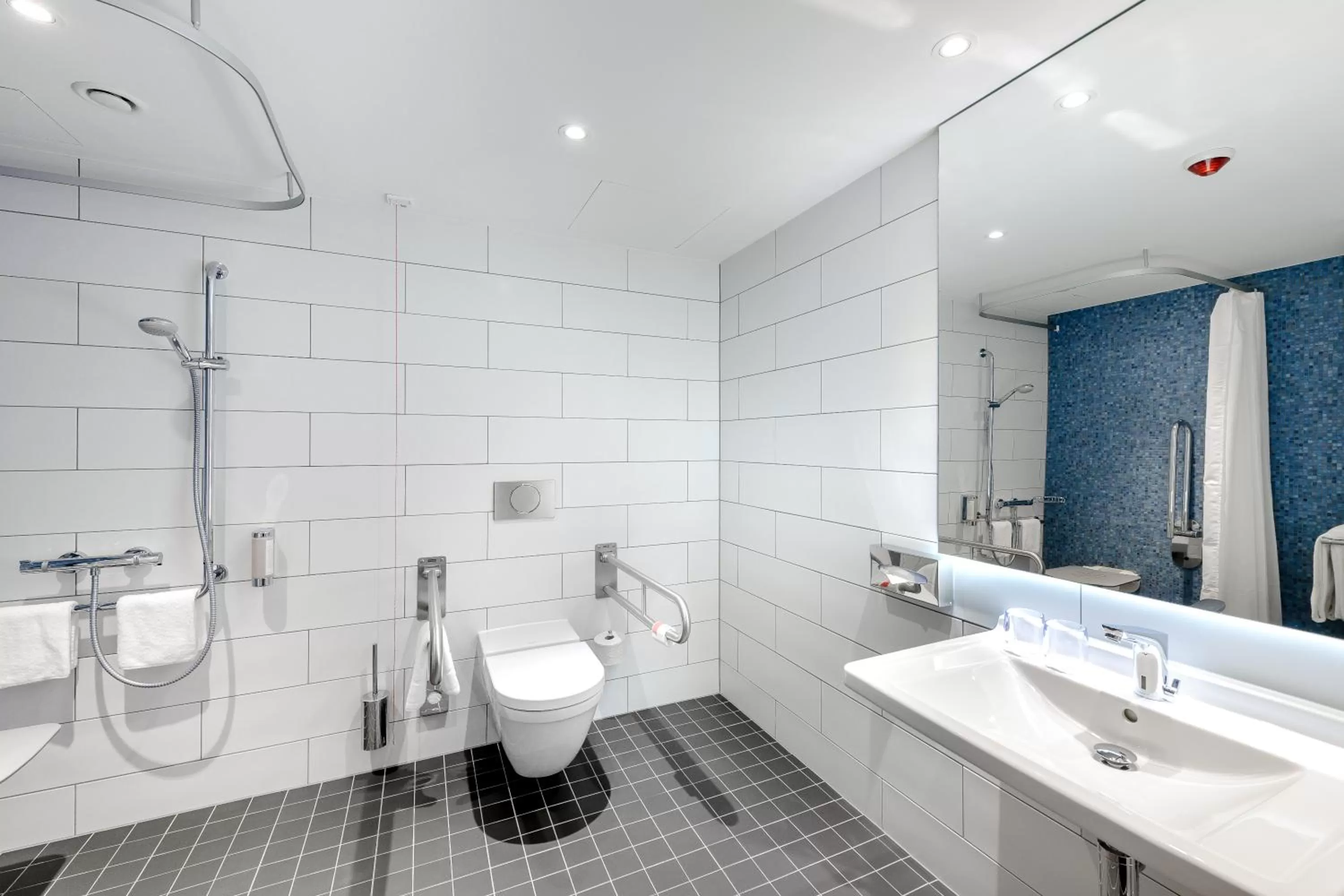 Standard Queen Room - Disability Access in Holiday Inn Express - Berlin - Alexanderplatz by IHG