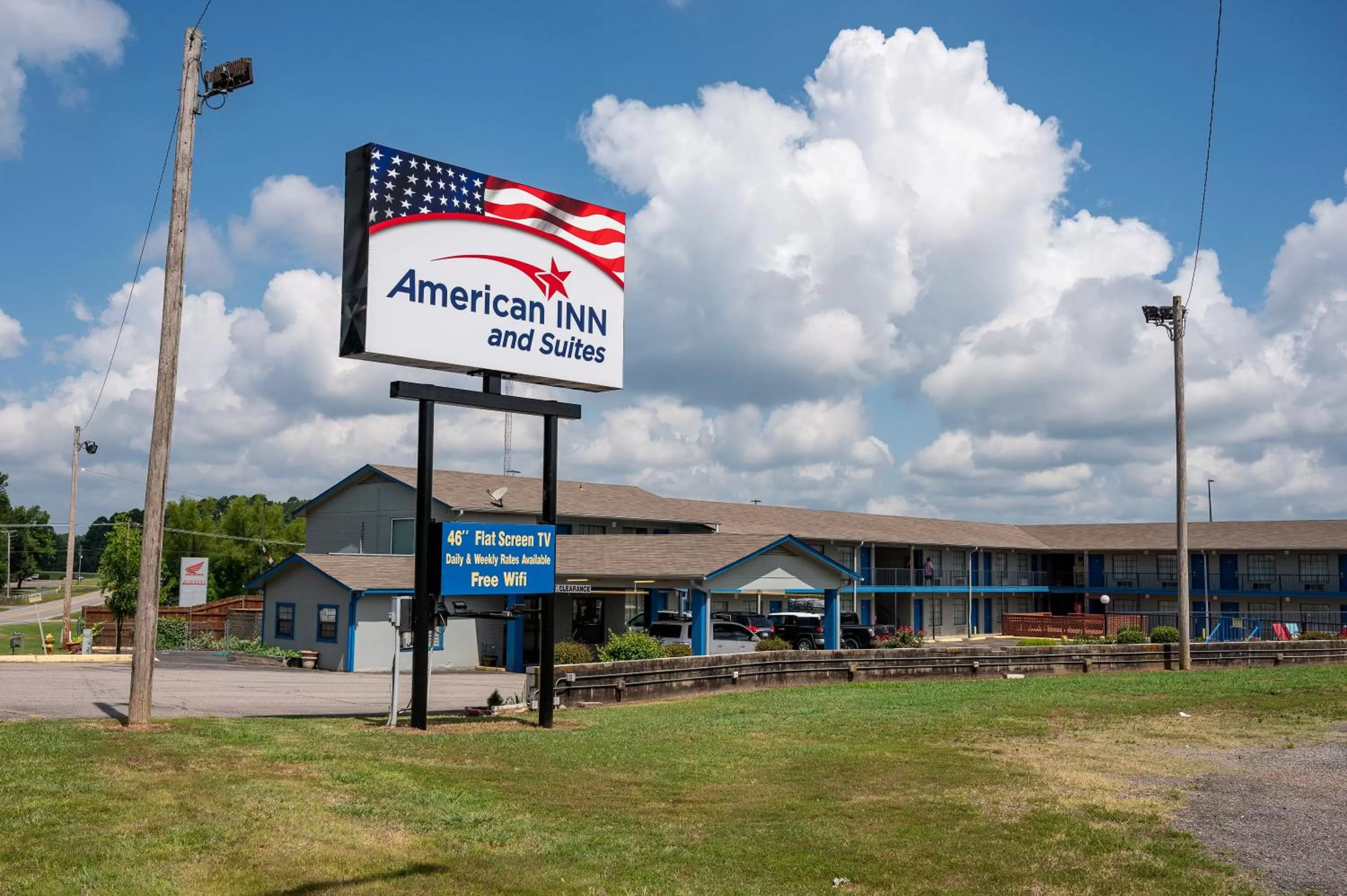 Facade/entrance in American Inn & Suites Russellville