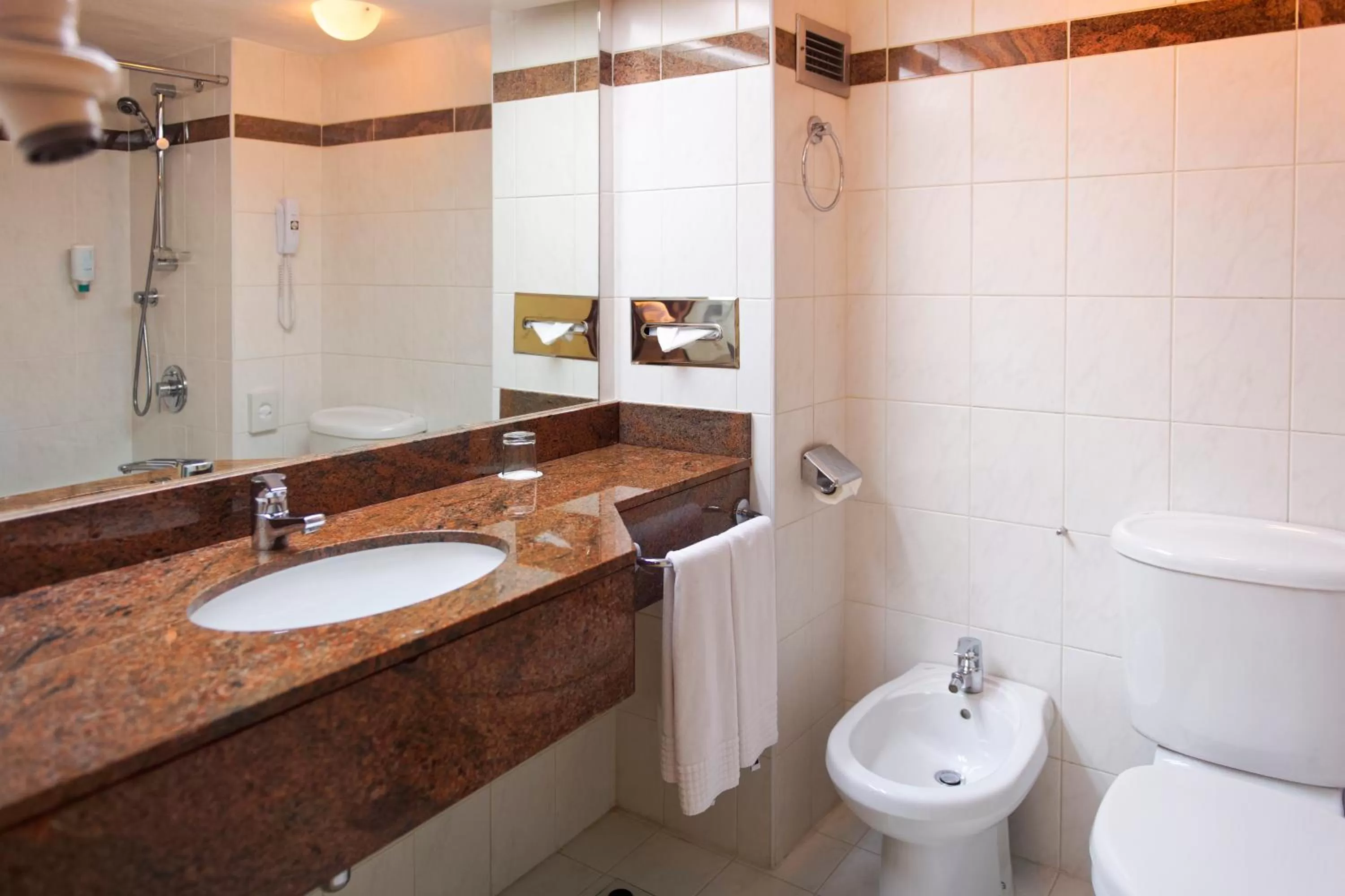 Bathroom in Carlton Madagascar