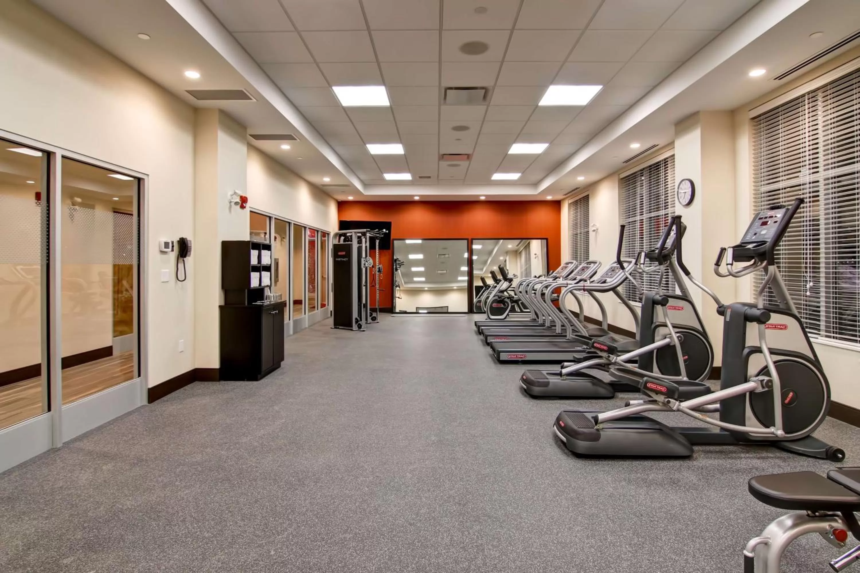 Fitness centre/facilities in Hampton Inn & Suites by Hilton Grande Prairie