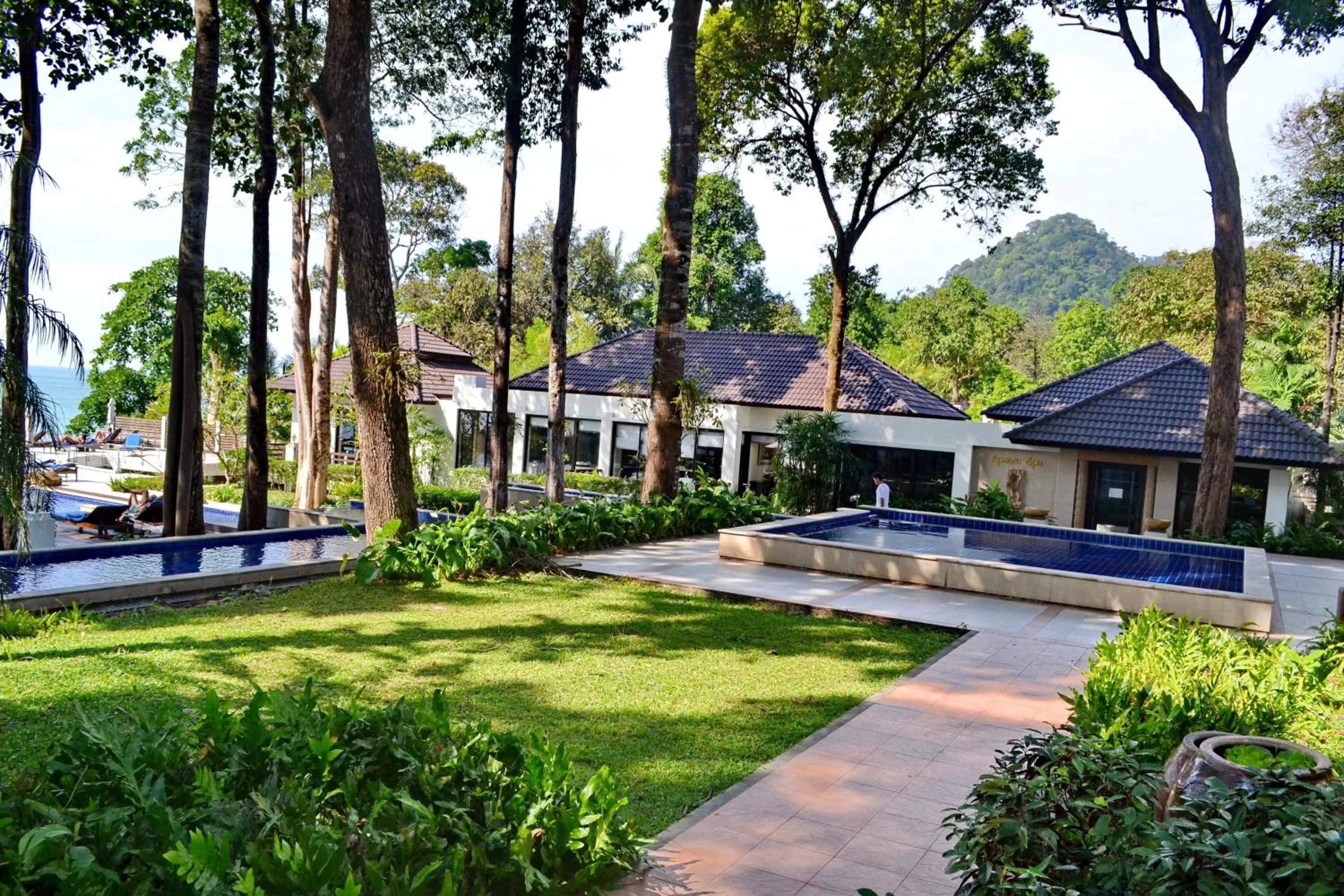 Garden in Chang Buri Resort & Koh Chang Hillside