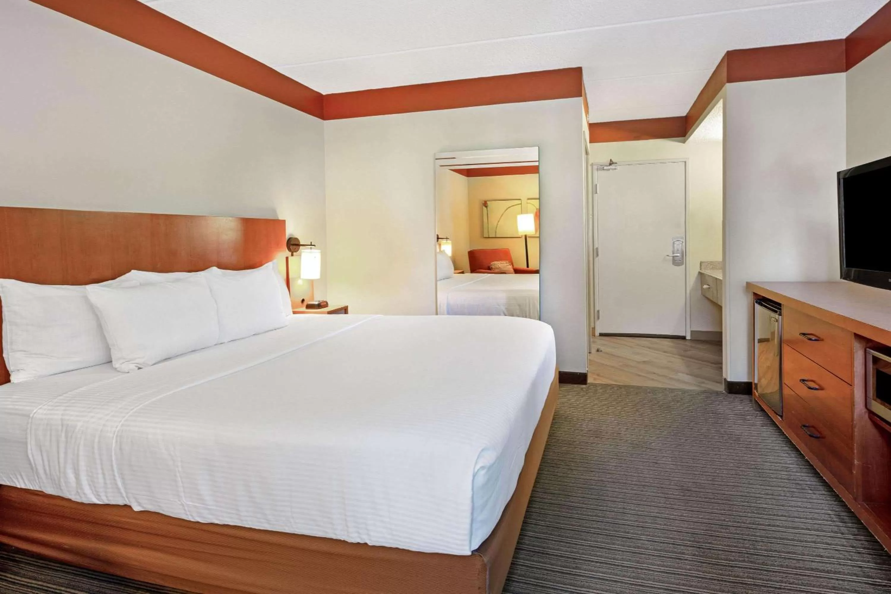 Photo of the whole room in La Quinta by Wyndham Miami Cutler Bay