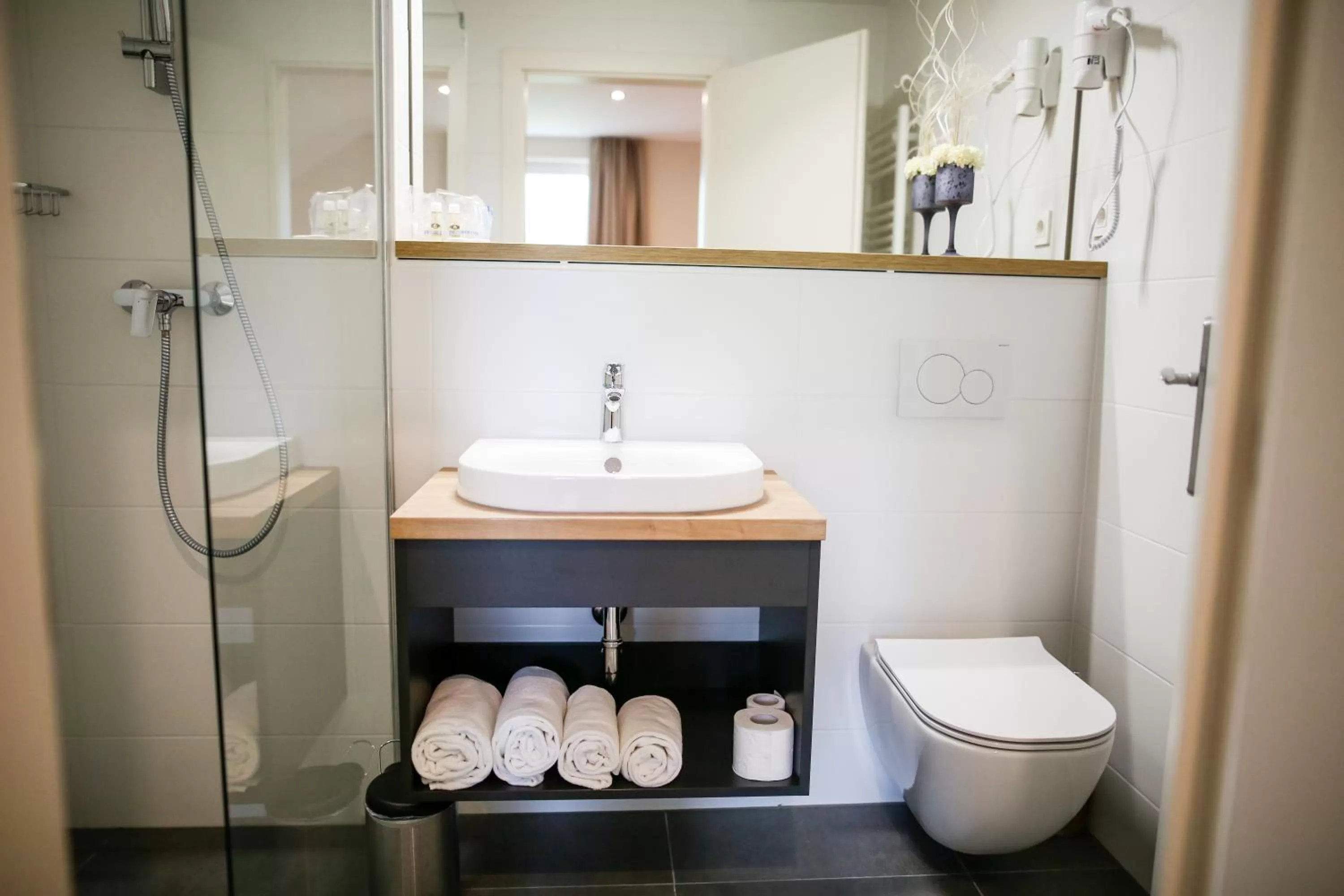 Shower in Ambient Hotel